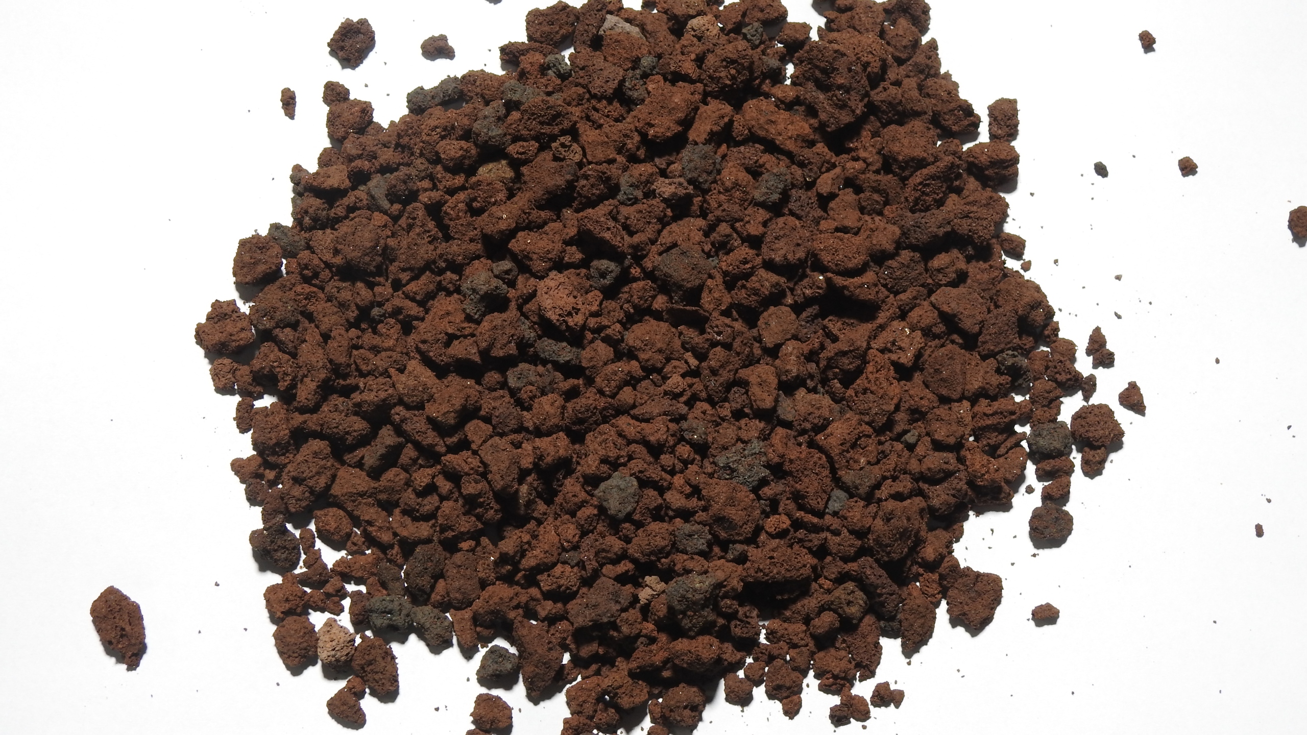 

Grys Żwir Lawa Wulkaniczna 2-8 mm Brąz-czerń 10 kg