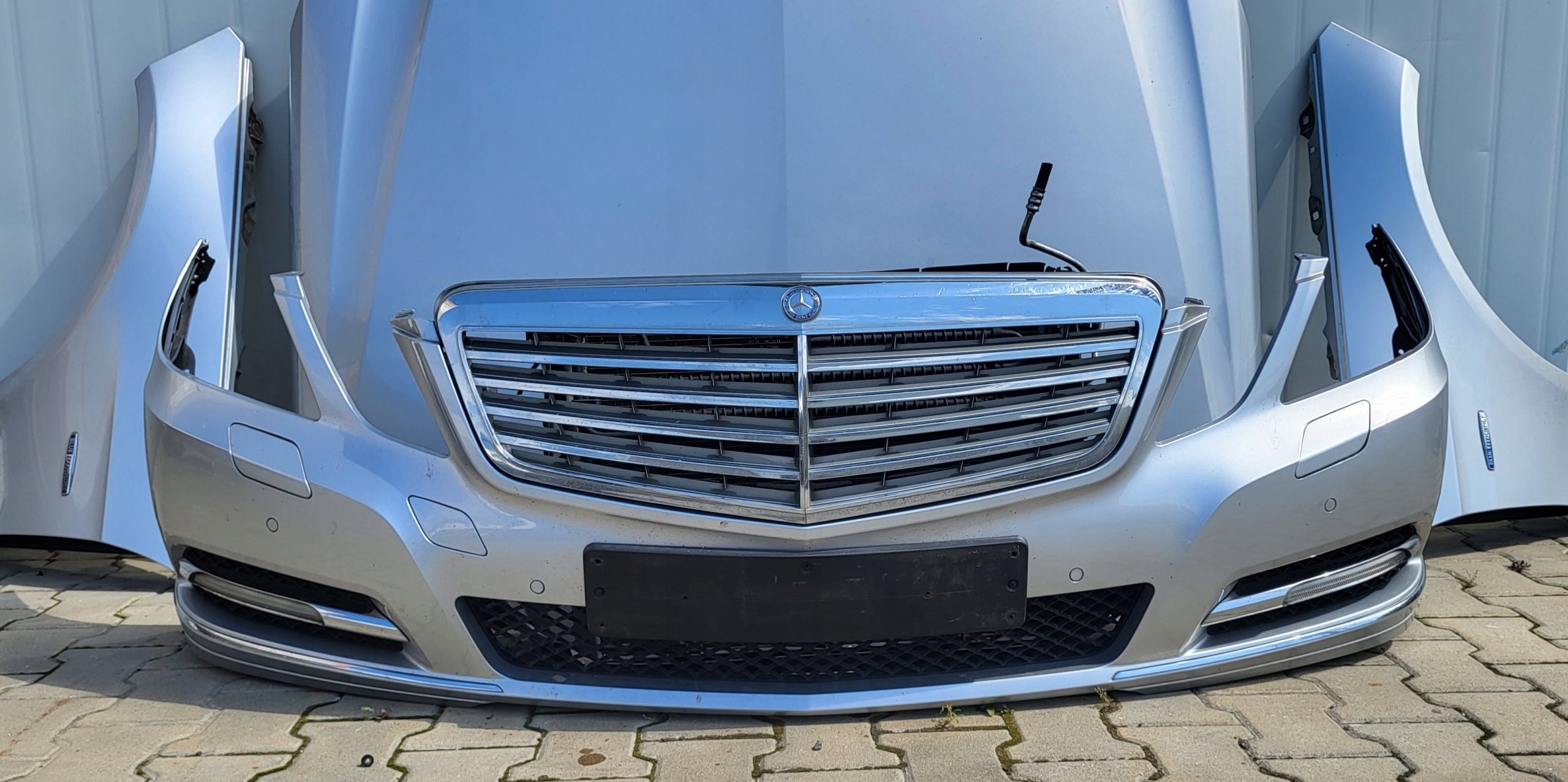 MERCEDES W212 MASKA ZDERZAK BŁOTNIK XENON PAS 775 Numer katalogowy części 775