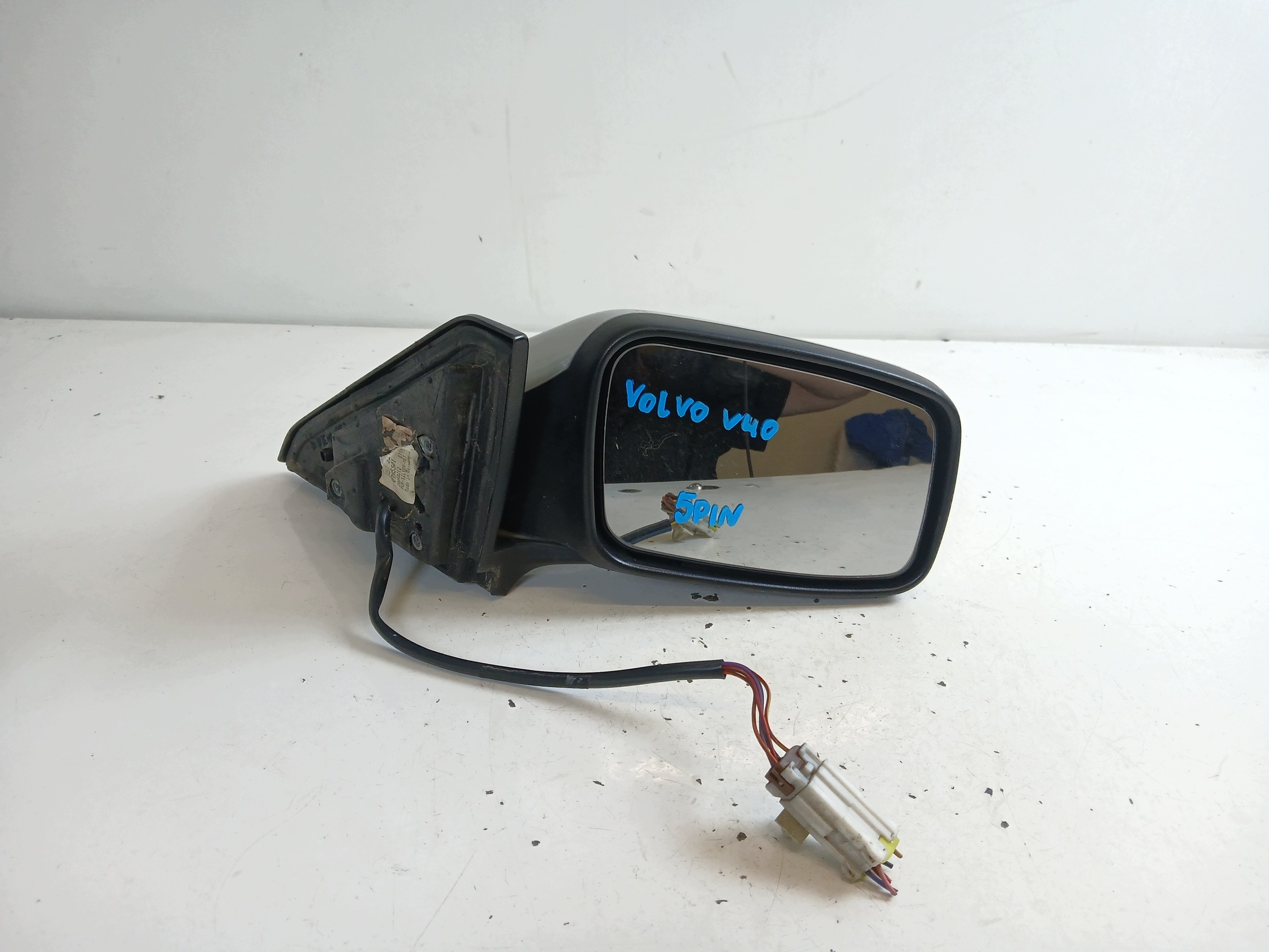VOLVO V40 and mirror right silver 5 PIN