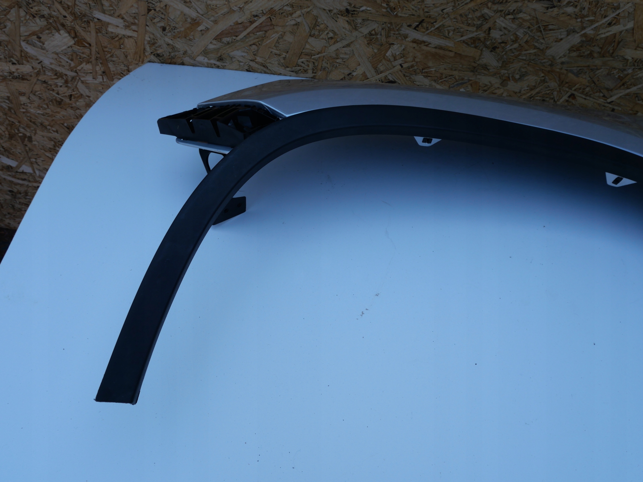 fender front left VW TIGUAN and 5N0