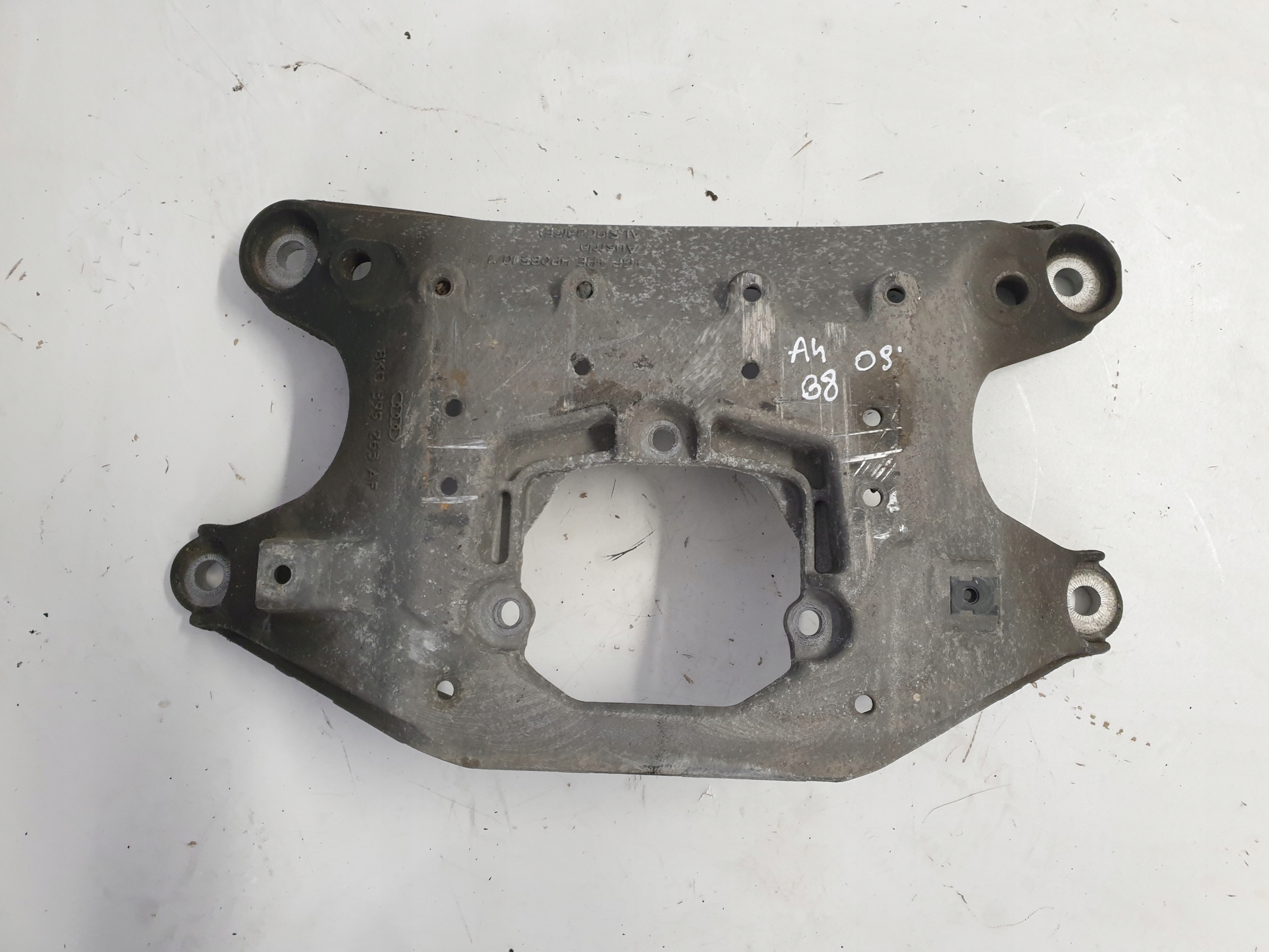 Getriebehalter AUDI A4 B8 A5 2008- 8K0399263AF