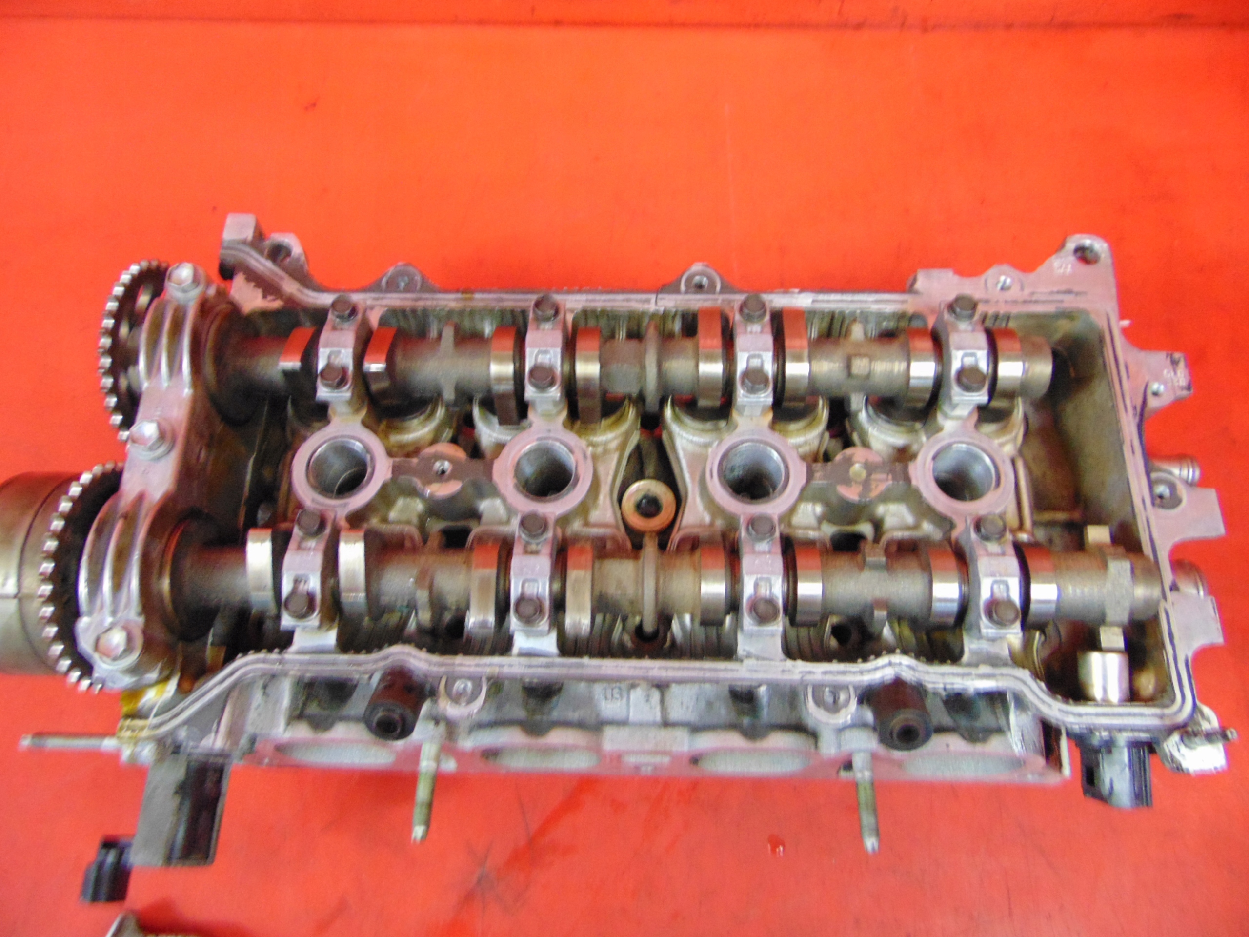 TOYOTA AVENSIS T25 1.8 VVTI GŁOWICA WAŁKI POKRYWA Typ silnika Benzyna