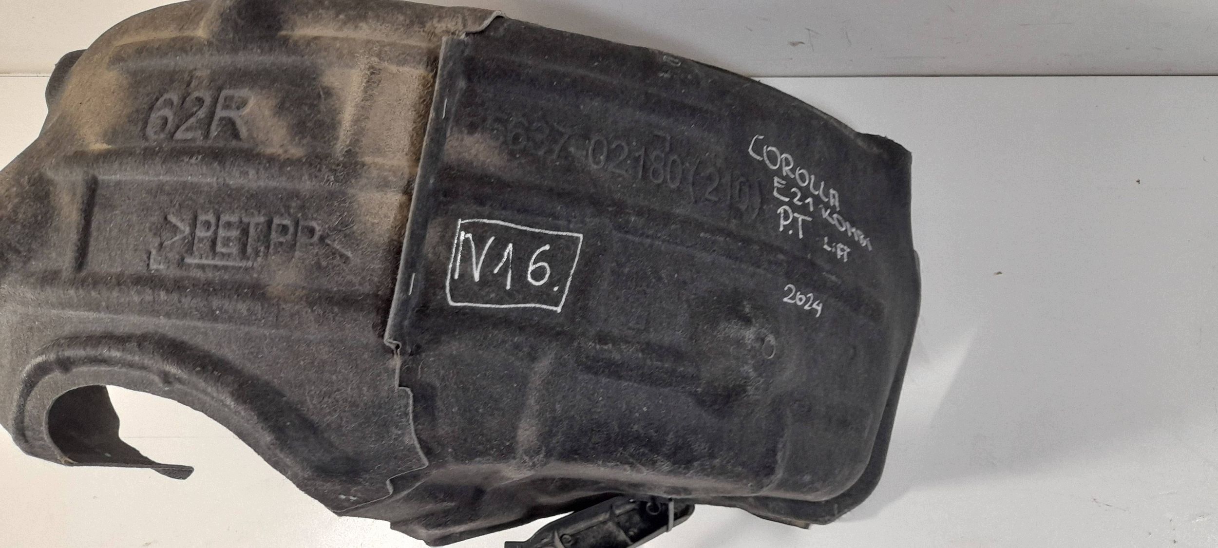 Toyota Corolla E21 Kombi mudguard rear. right 6563702180 (N16)