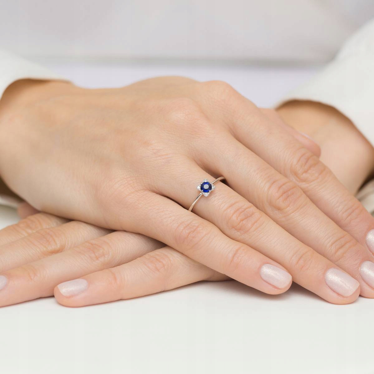 BIAŁO ZŁOTY PIERŚCIONEK pr. 585 SZAFIR + BRYLANTY Rozmiar/Średnica wew. (mm) na wymiar