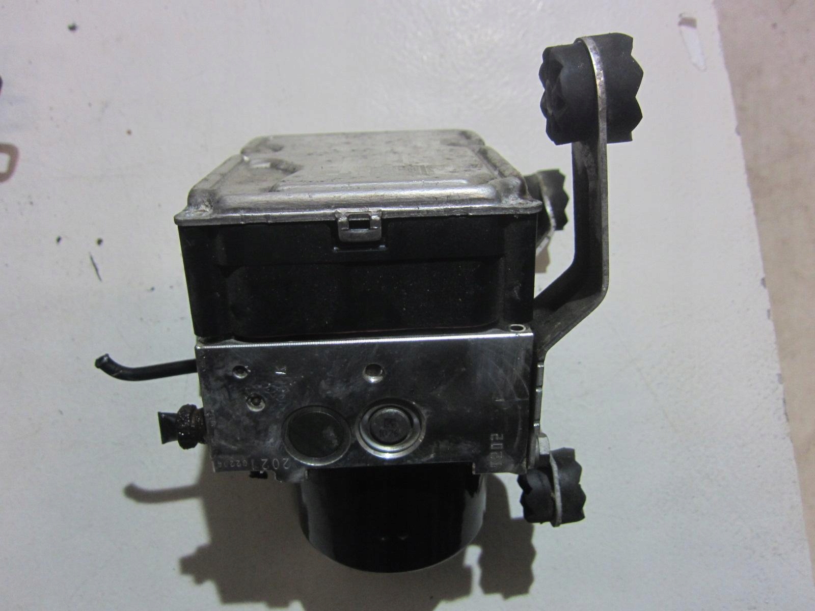 BMW X3 F25 главный цилиндр ABS БУ 6859244