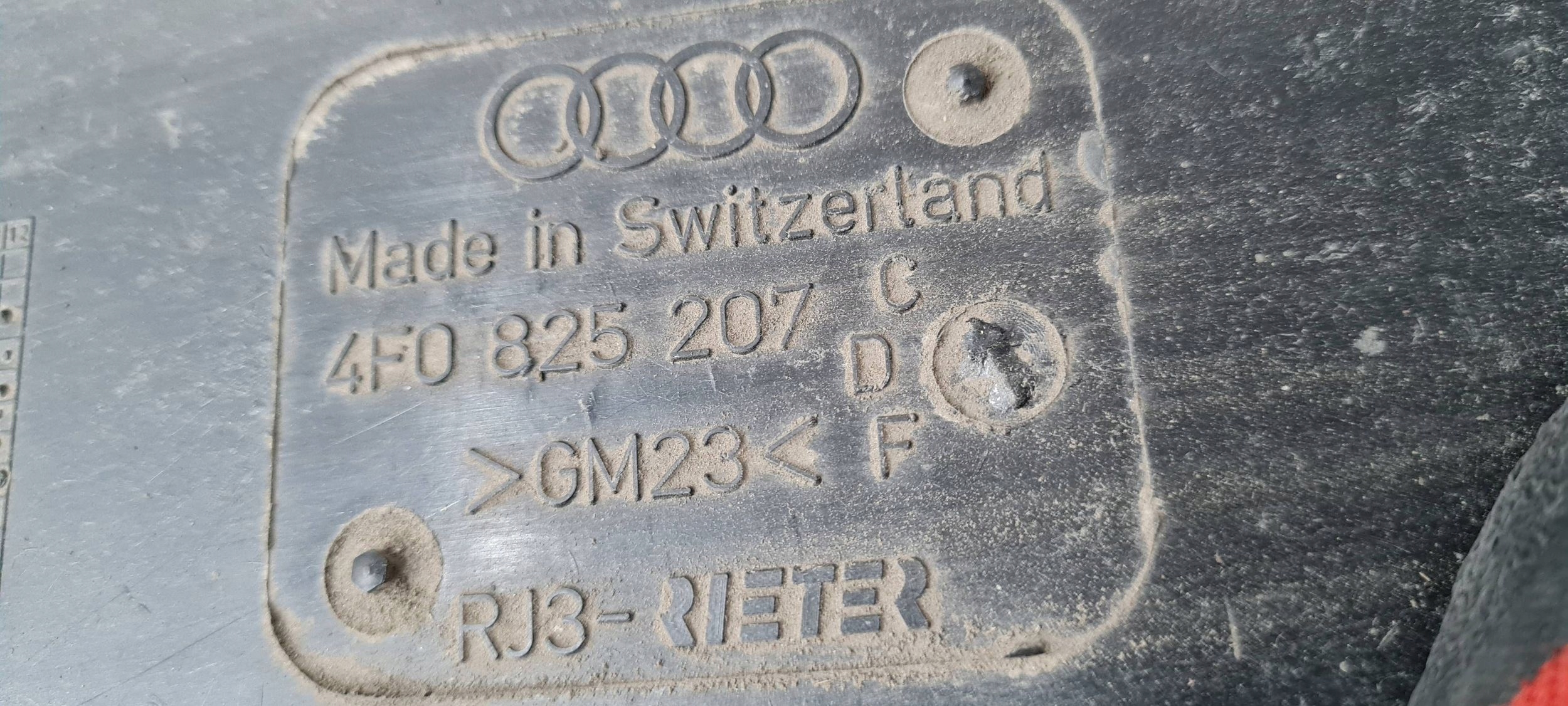 A6 C6 LIFT cover PRZECIWBLOTOWA chassis left left front 4F0825207C