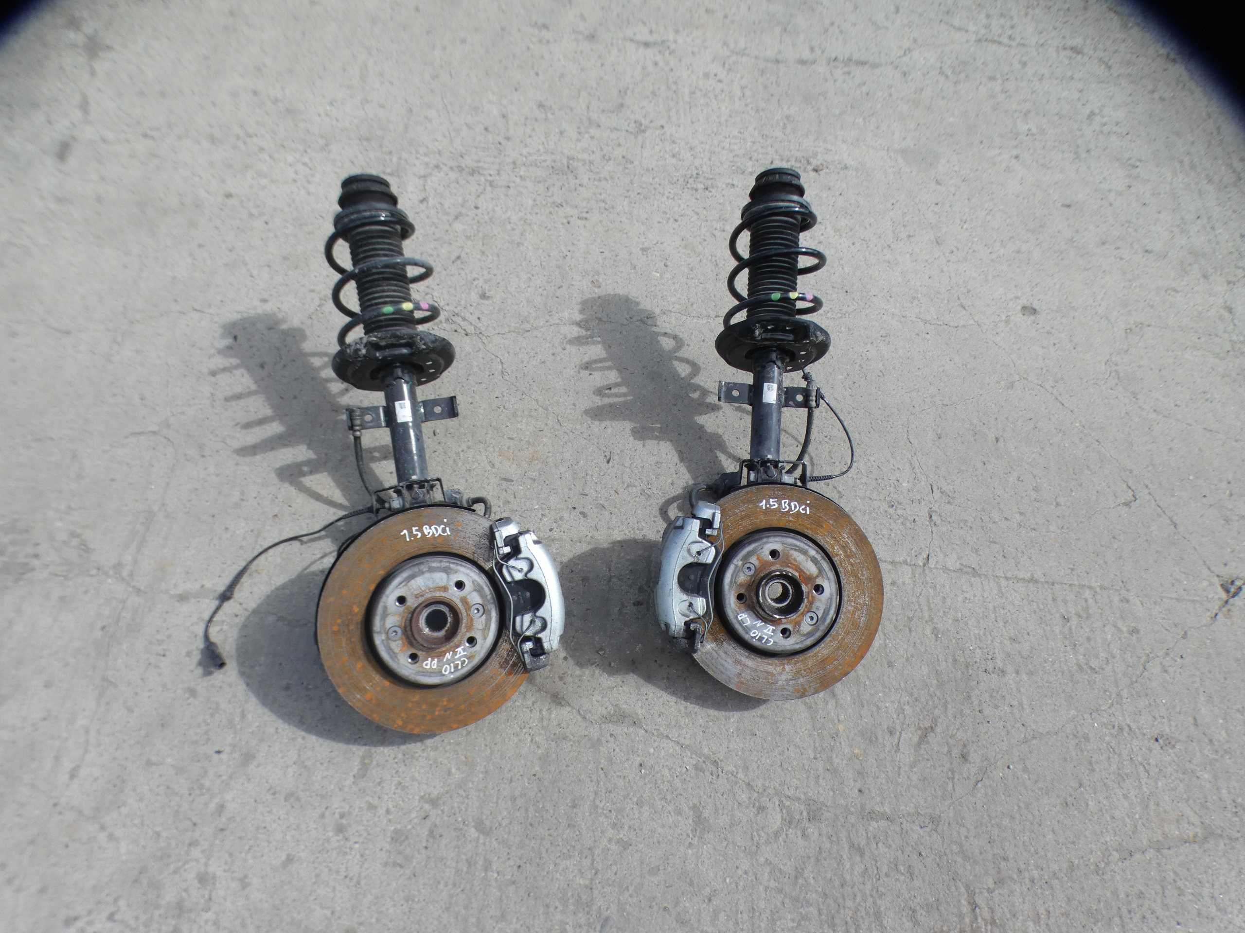 Renault Clio V right left McPherson swing