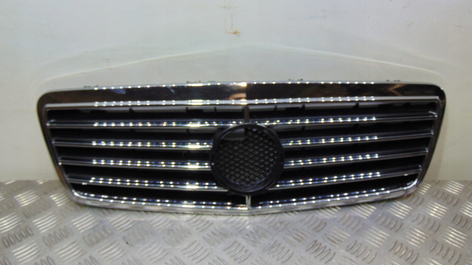 Mercedes-Benz CLK-Klasse W208 Kühlergrill FRONTGRILL Kühlergitter - Thumbnail 1