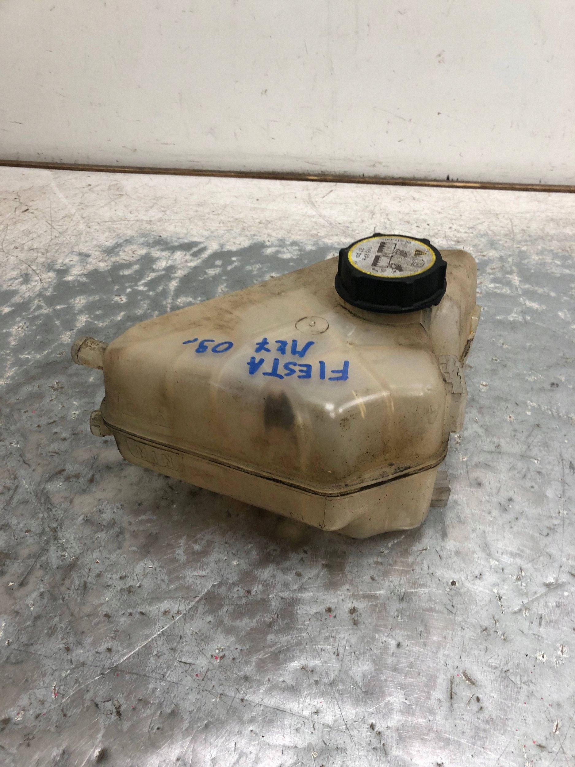 Réservoir eau FORD FIESTA MK7 8V21-8K218-AB