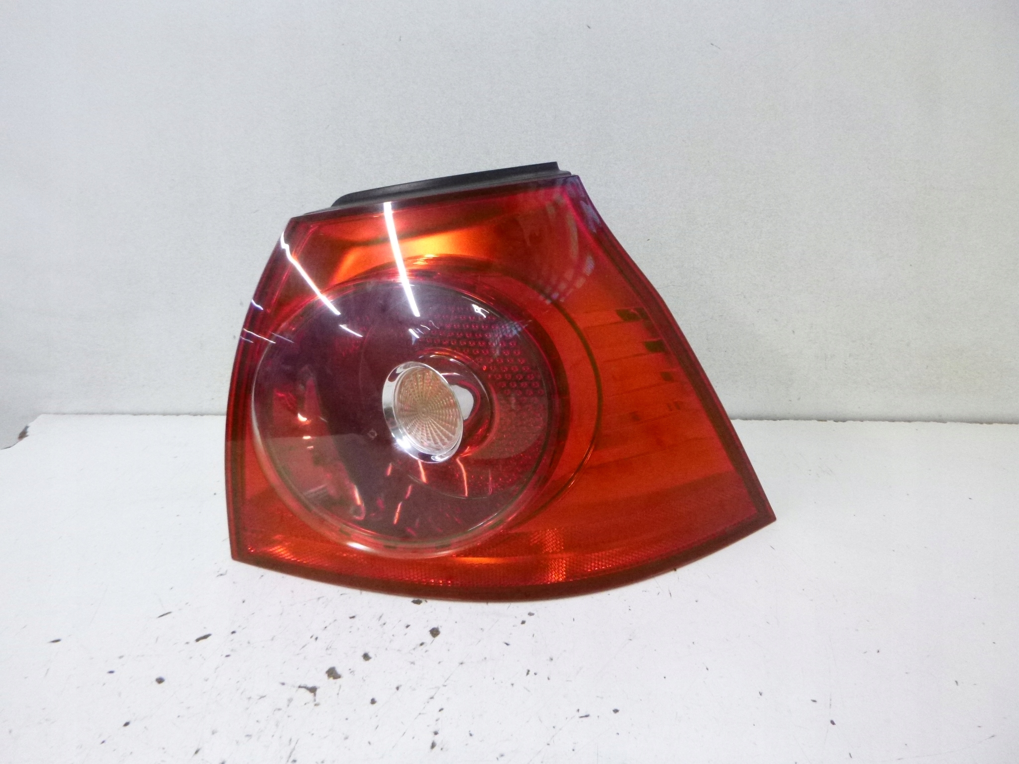 light rear right z bonnet VW Volkswagen Golf V 5D 2006r.