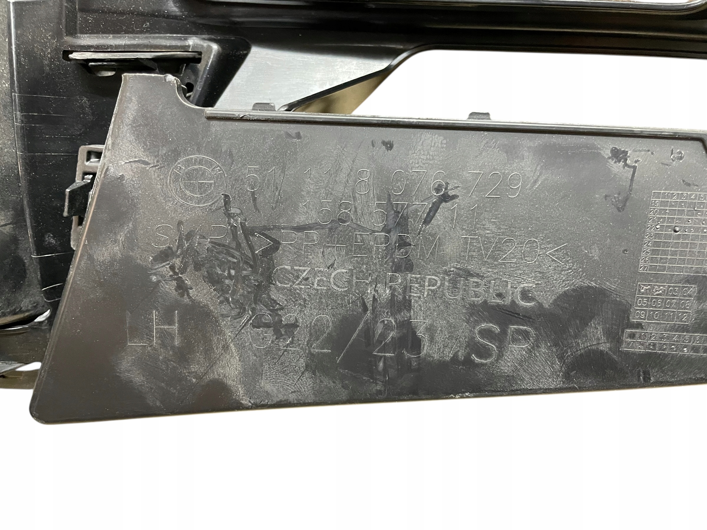 grid of a bumper front left BMW 4 G22 G23
