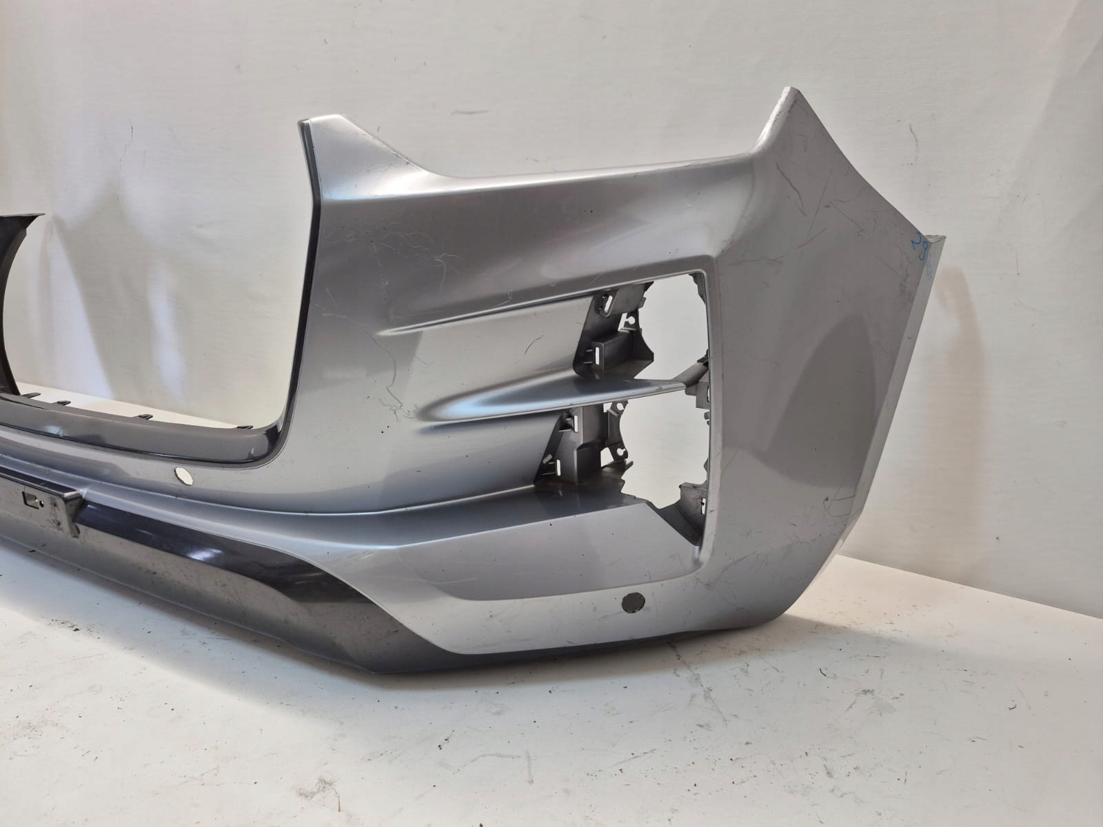ISUZU D-MAX III 3 20-> bumper front front PDC
