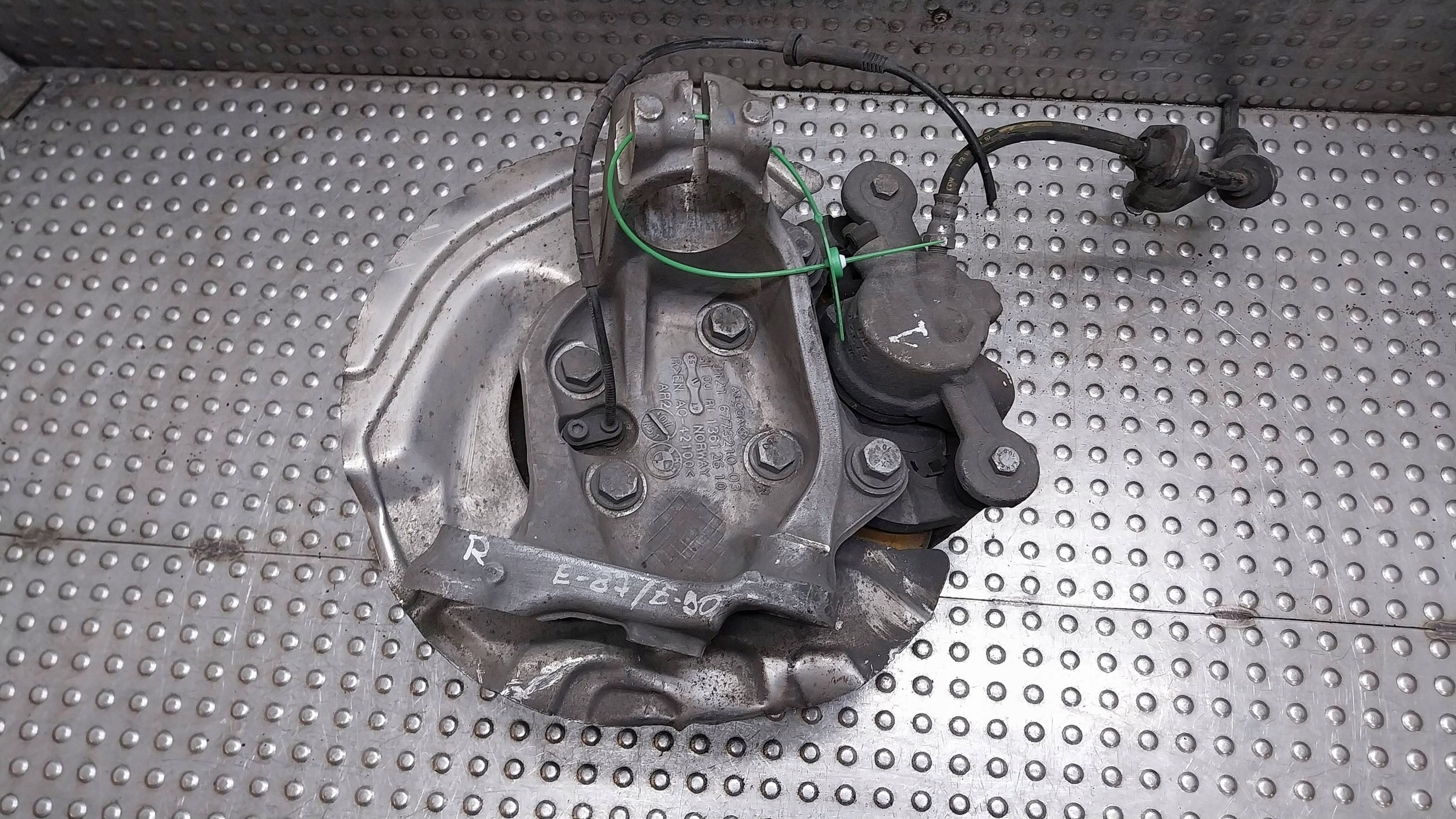 otoč čapu strmeň pravý predok 6773210 BMW E90 E91 E92 E93 E81 E82 E87