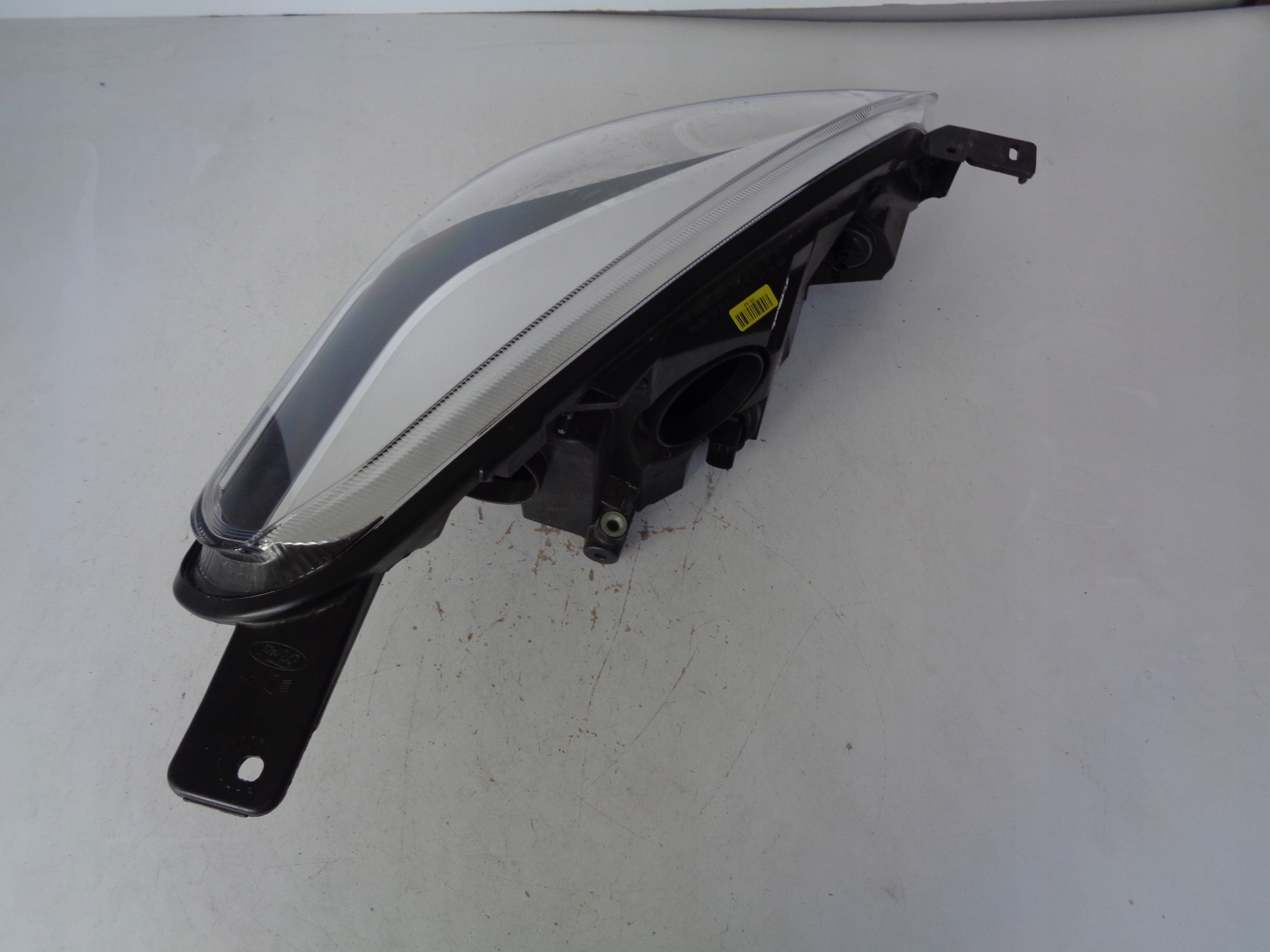 light left REFLEKTOR FORD FIESTA MK8 17