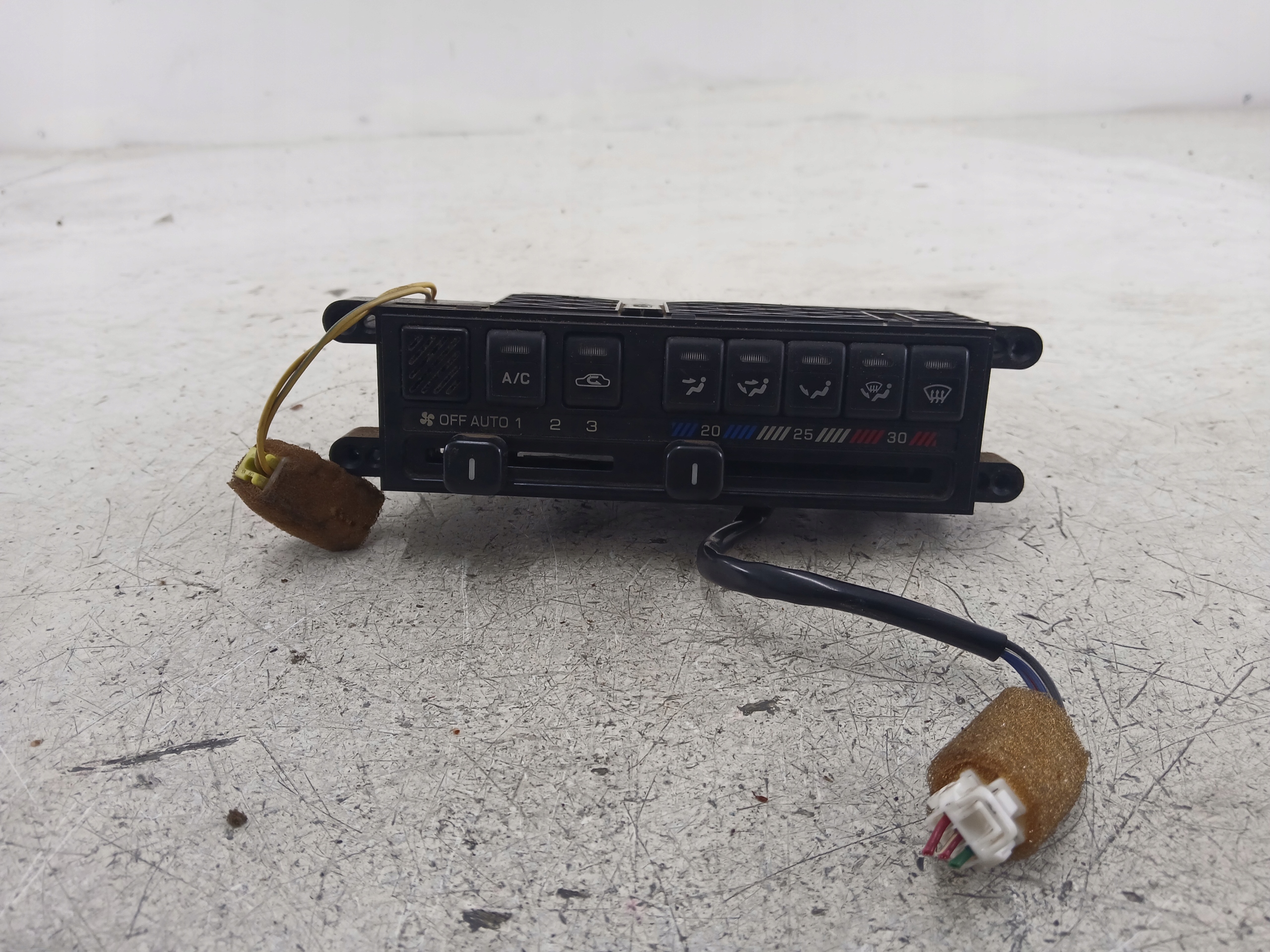 NISSAN NAVARA D22 Unite commande clima Bouches buses EUROPA