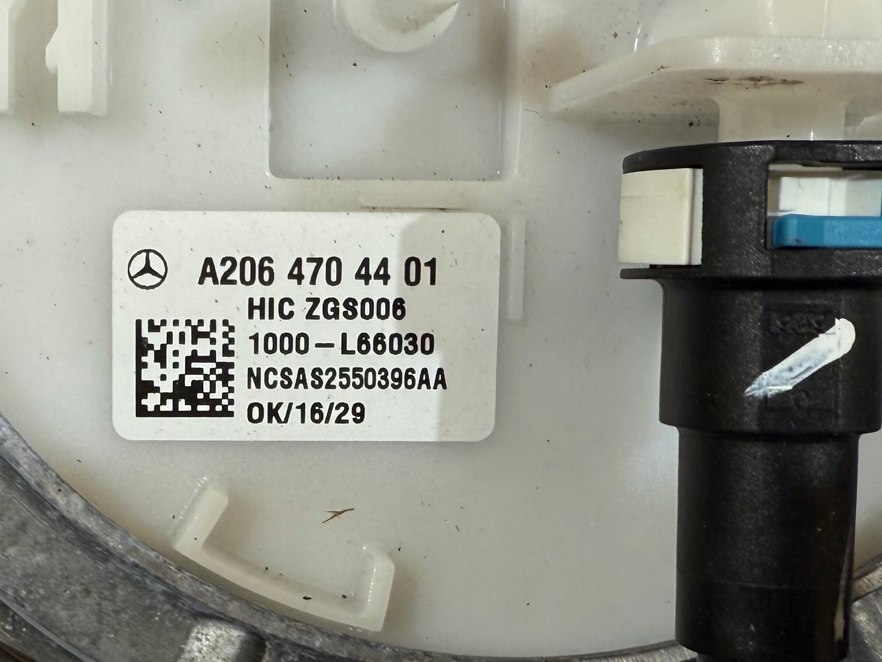 IDEALNY KPL. tank MERCEDES W214 e350 Benzin 1