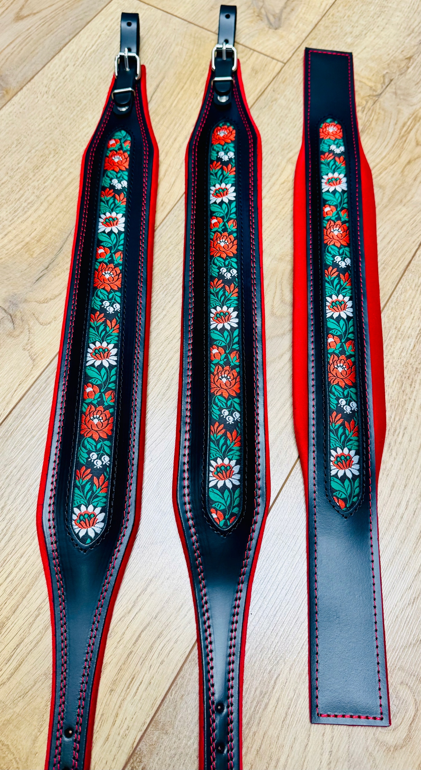 Kožené pásy folk akordeon 96-120 basů sada