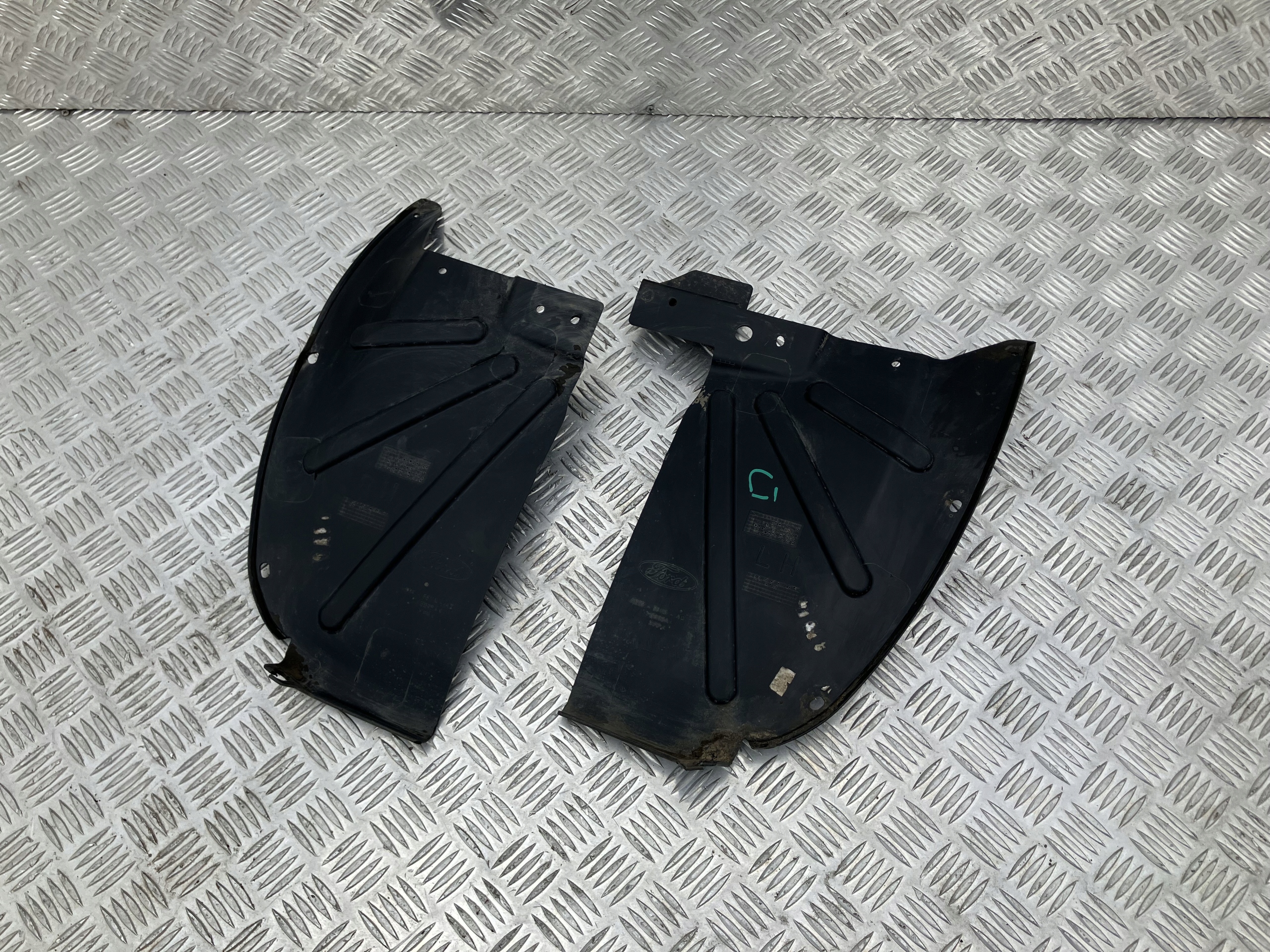 подкрылки задний левое правое FORD RANGER 15-