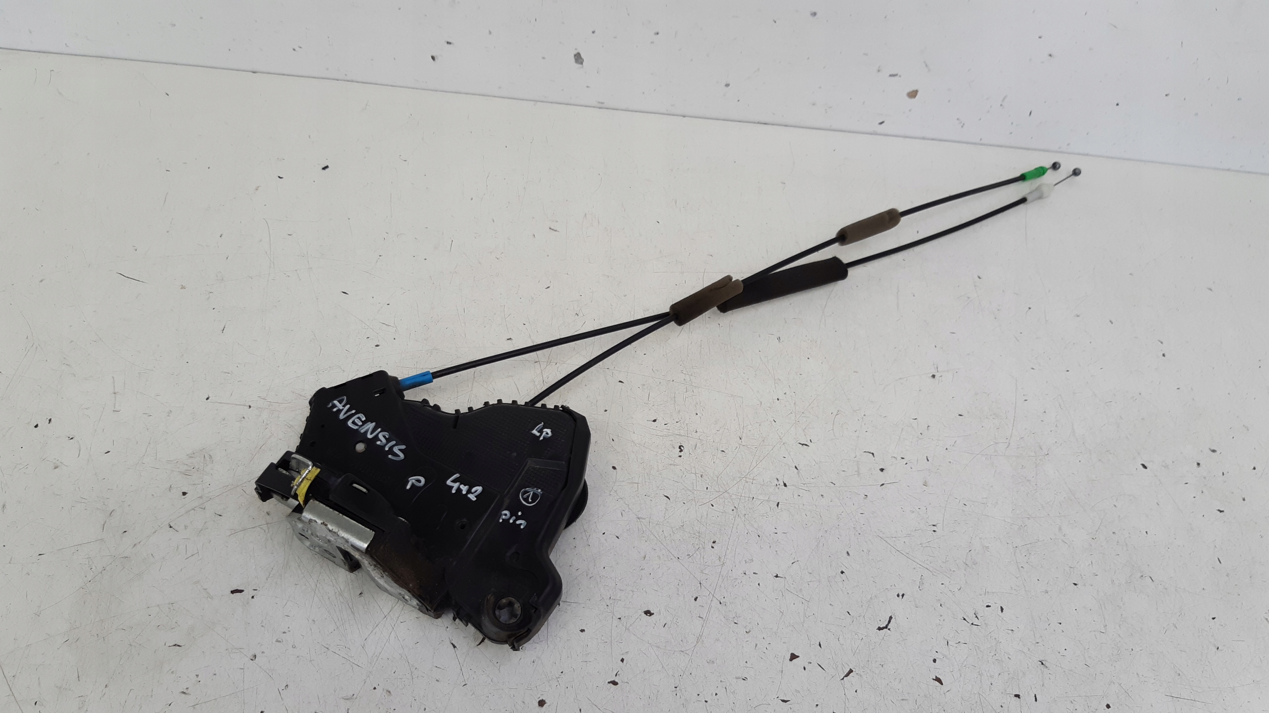 lock left front Toyota Avensis T27