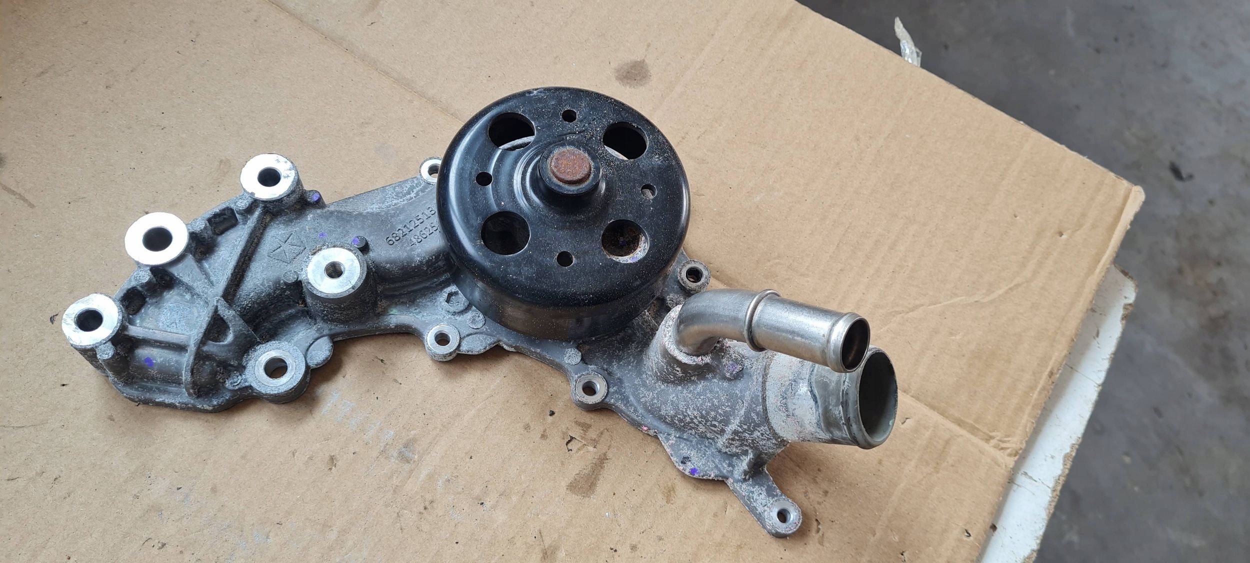 Chrysler Pacifica 2022 vízpumpa csomag 3.6 V6 68212513AF