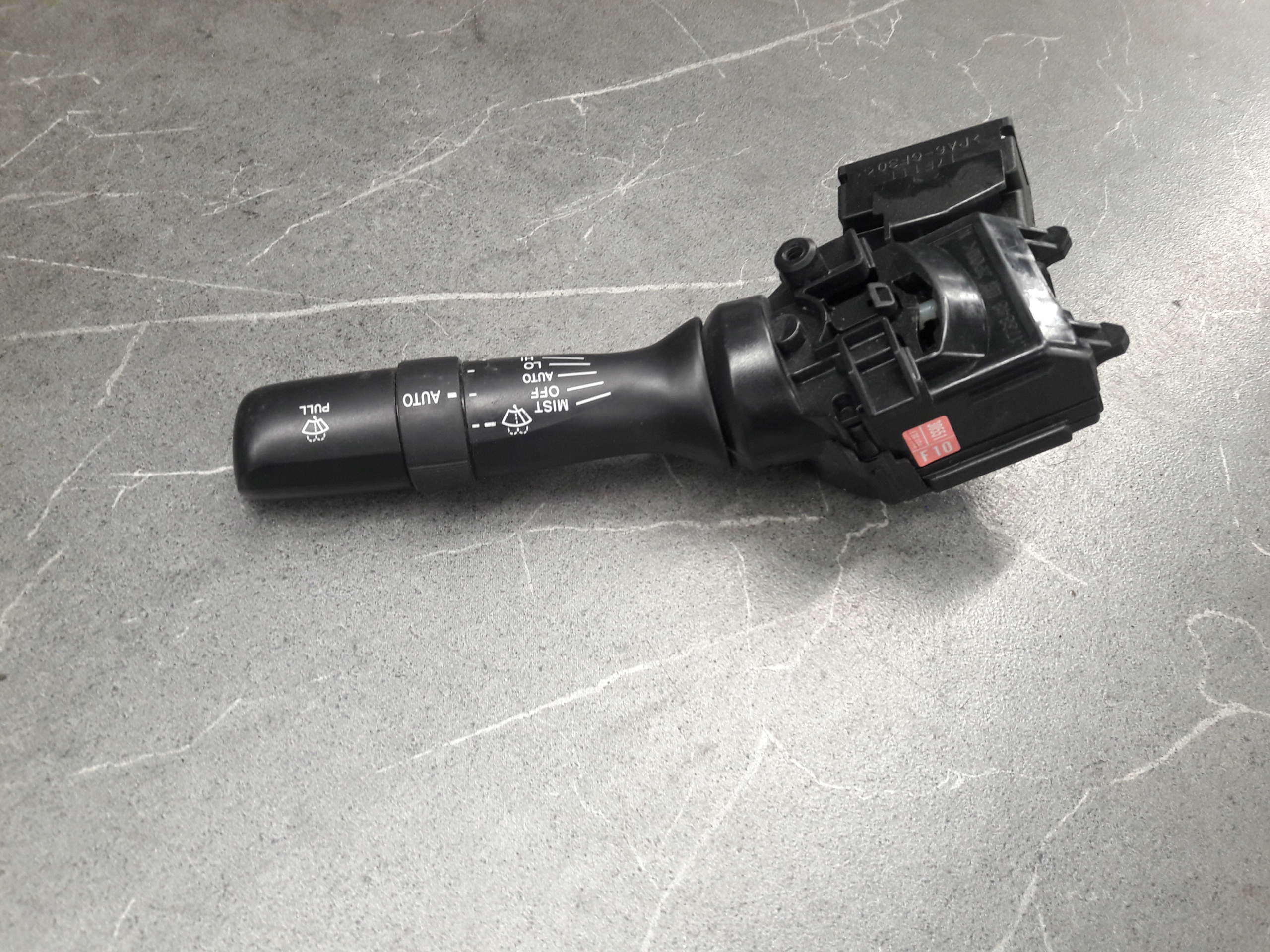 3055117F166 przelacznik WYCIERACZEK PEUGEOT 107 Typ silnika Benzyna