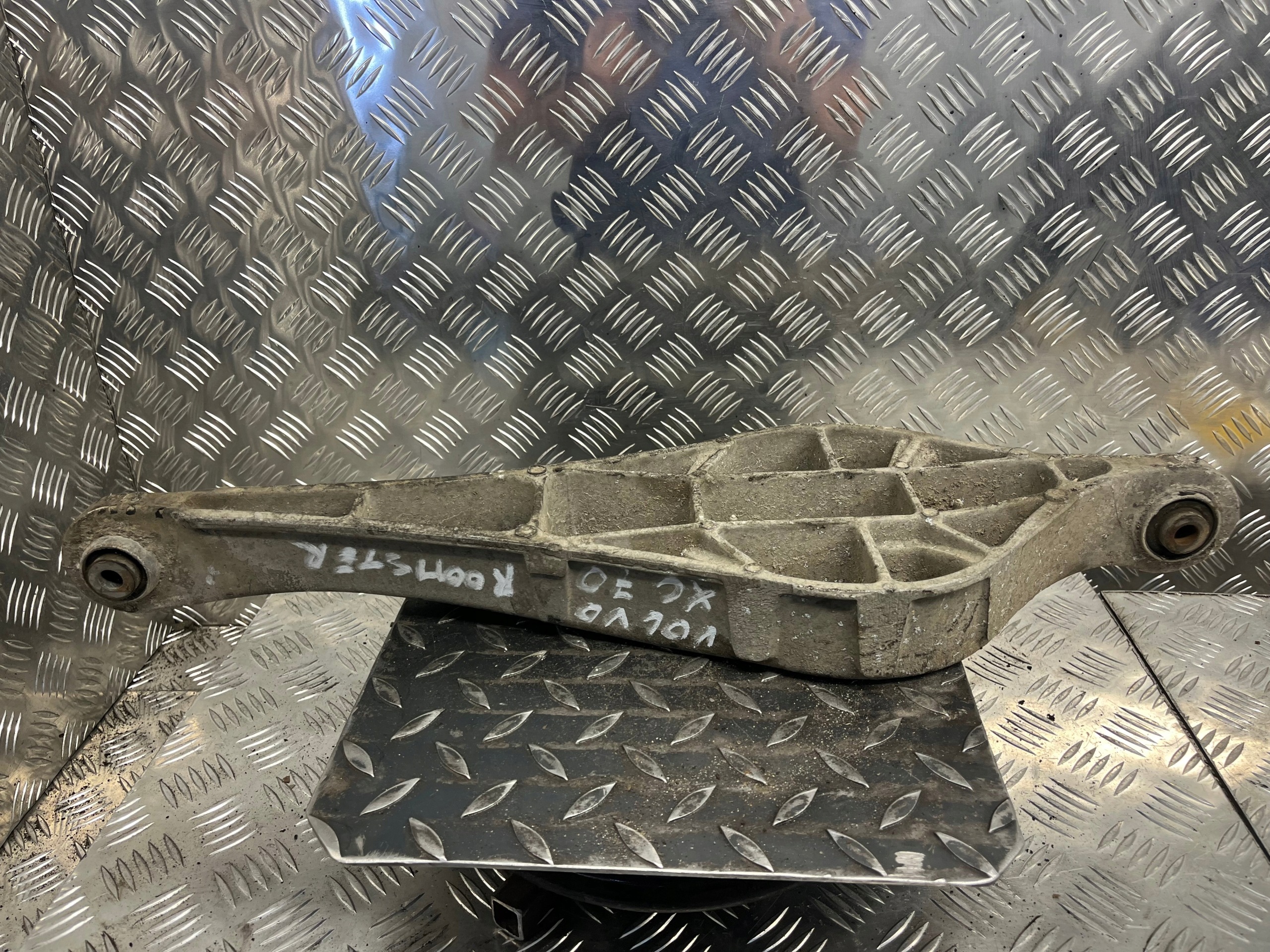 Querlenker rechts hinten VOLVO XC70 II 31317603