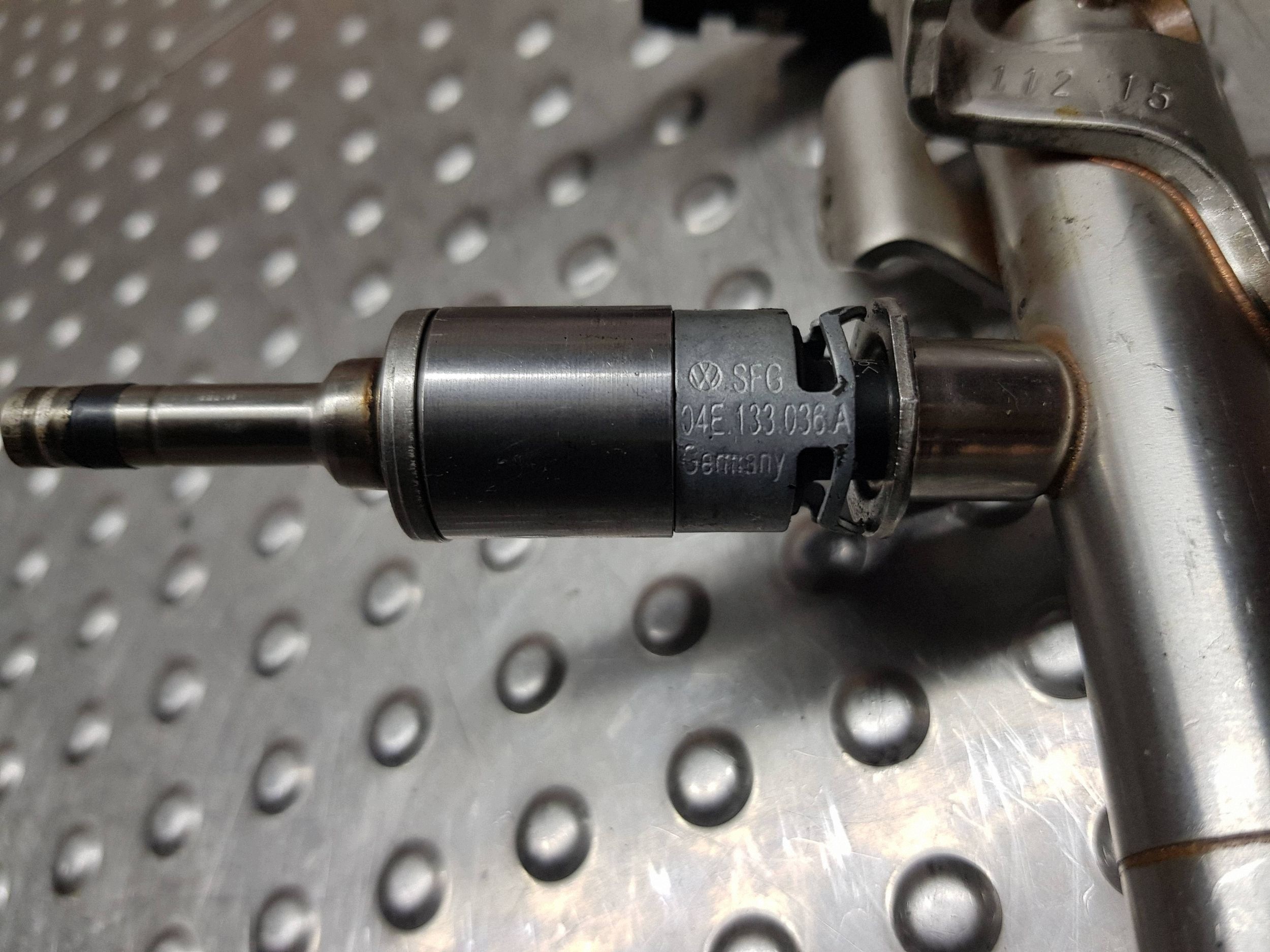 Rampe injection Injecteurs 04E133320D VW GOLF VII A3 8V A4 B9 LEON III 1.4TSI