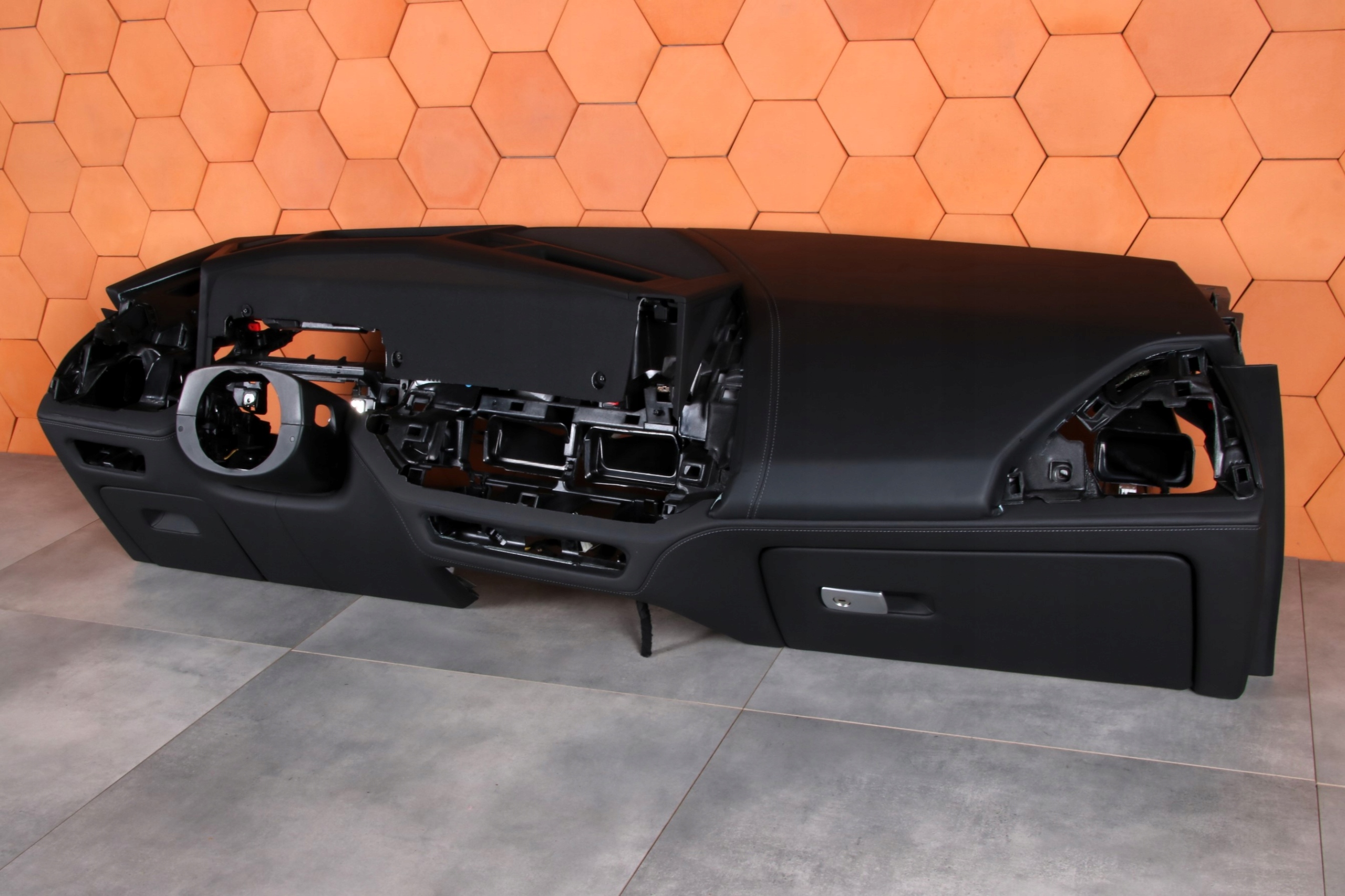 BMW XM X8 G09 originál dashboard instrument panel console MERINO black HEAD UP