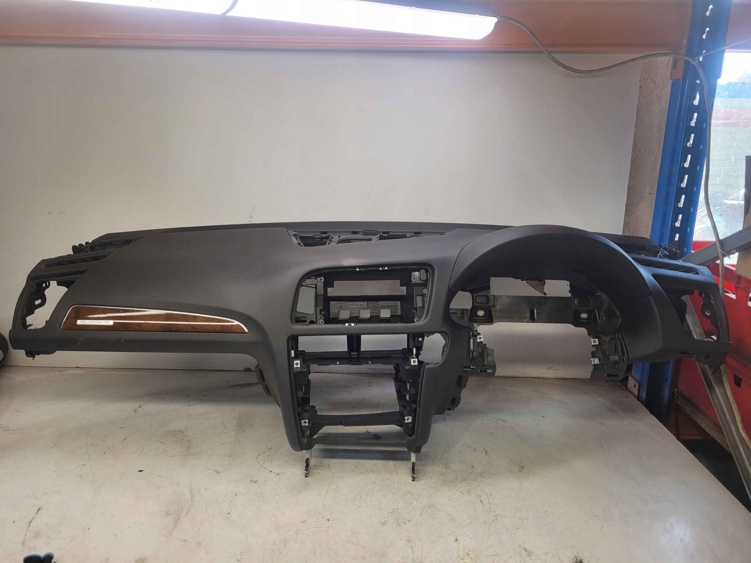 dashboard console cockpit AUDI Q5 8R UK 8R2857041D