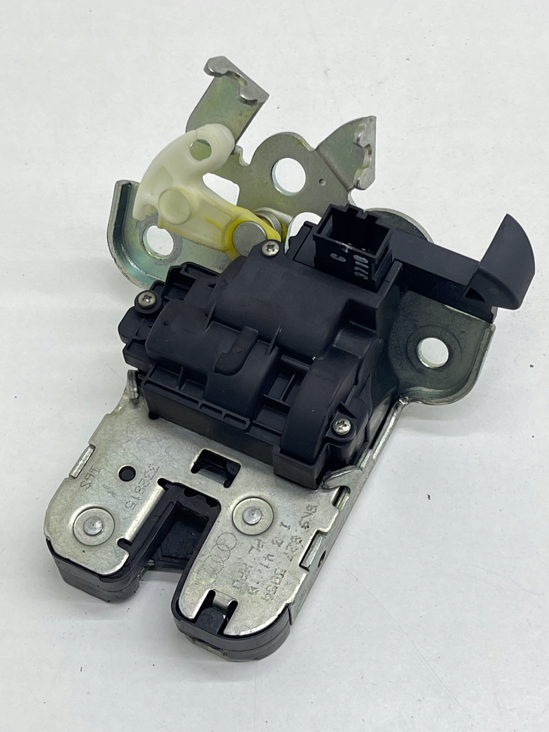 AUDI A4 B8 A7 C7 lock of the rear bonnet boot SPRAWNY!