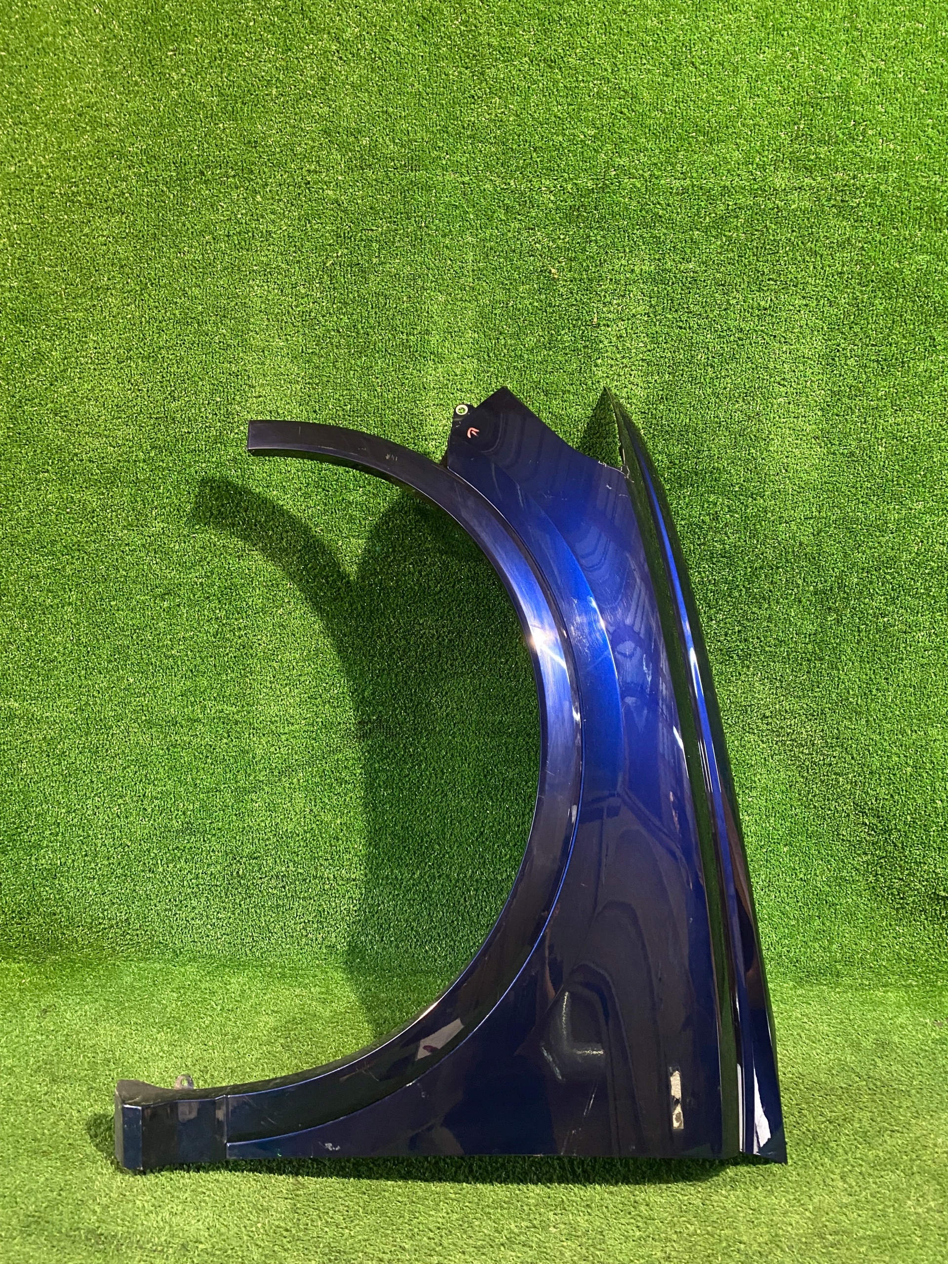 AUDI Q33a КРИЛО ЛІВИЙ ПЕРЕД ПЕРЕДНІЙ