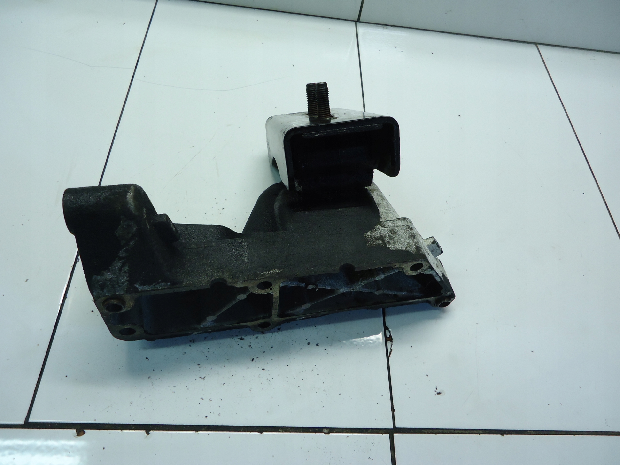 IVECO DAILY 2.3HPI 2.3 HPI engine mount 500376601