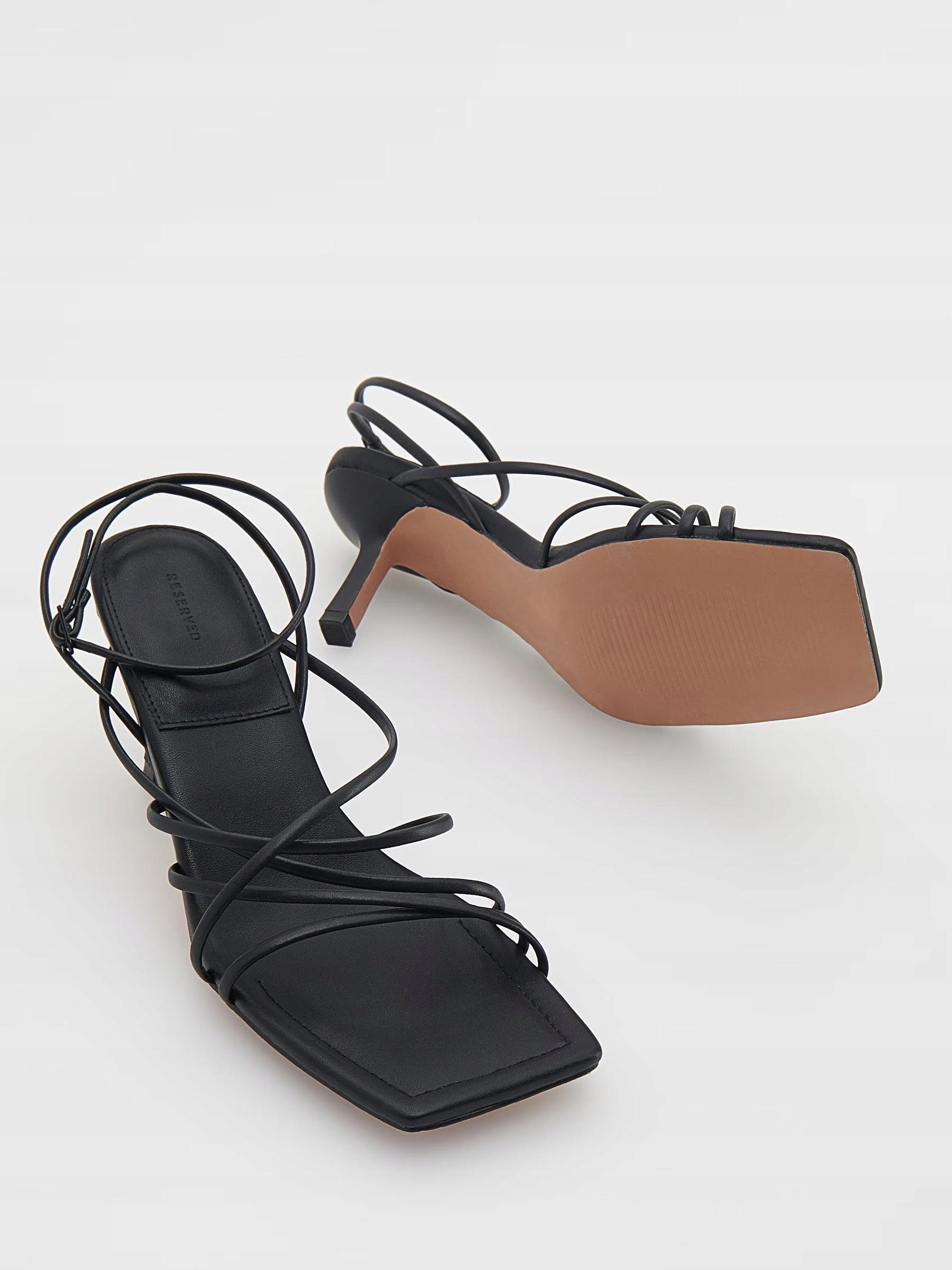 Černé Sandály Na Podpatku Reserved 37