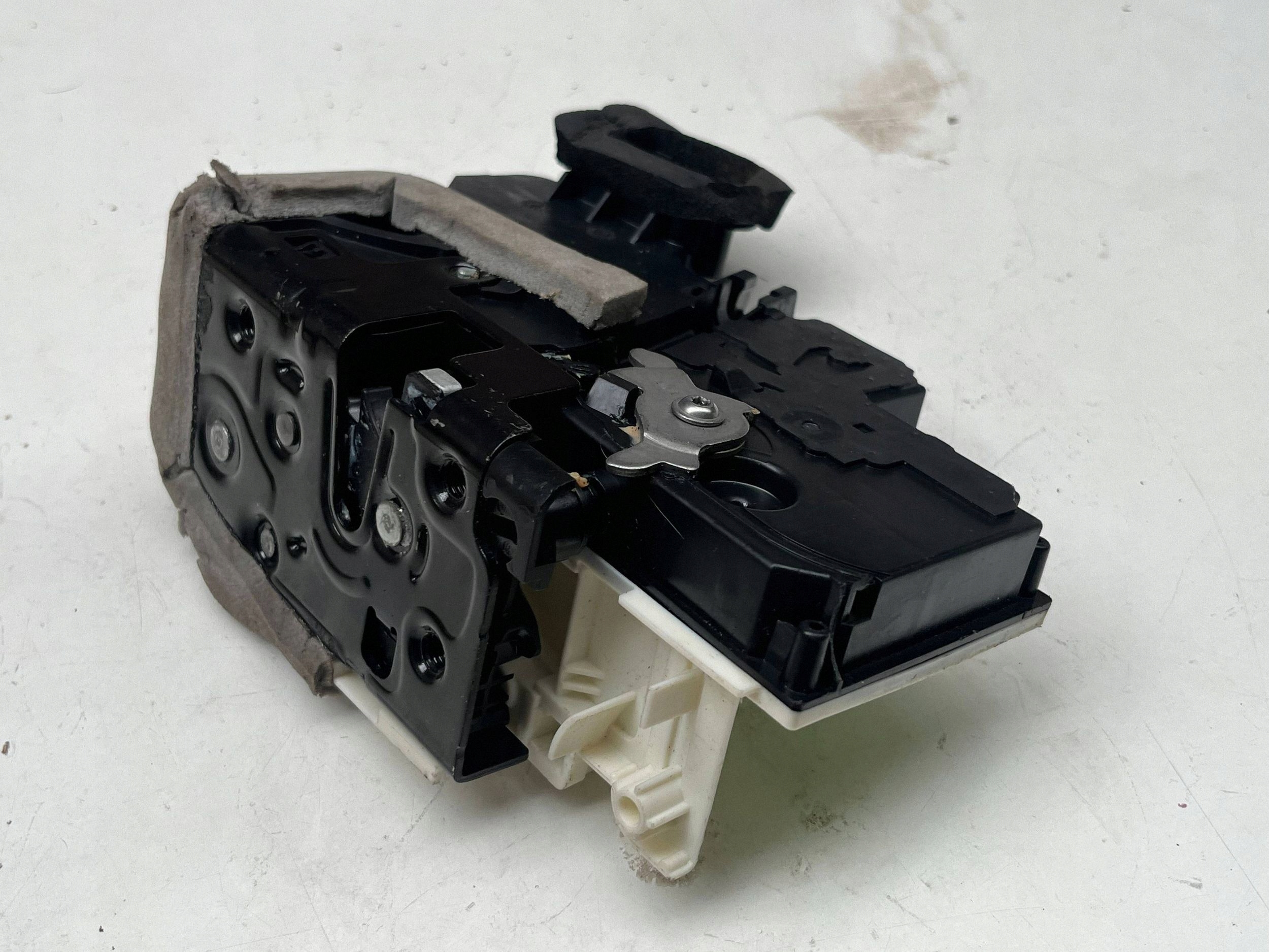 AUDI A6 C8 lock door left rear part 4K0839015P @M