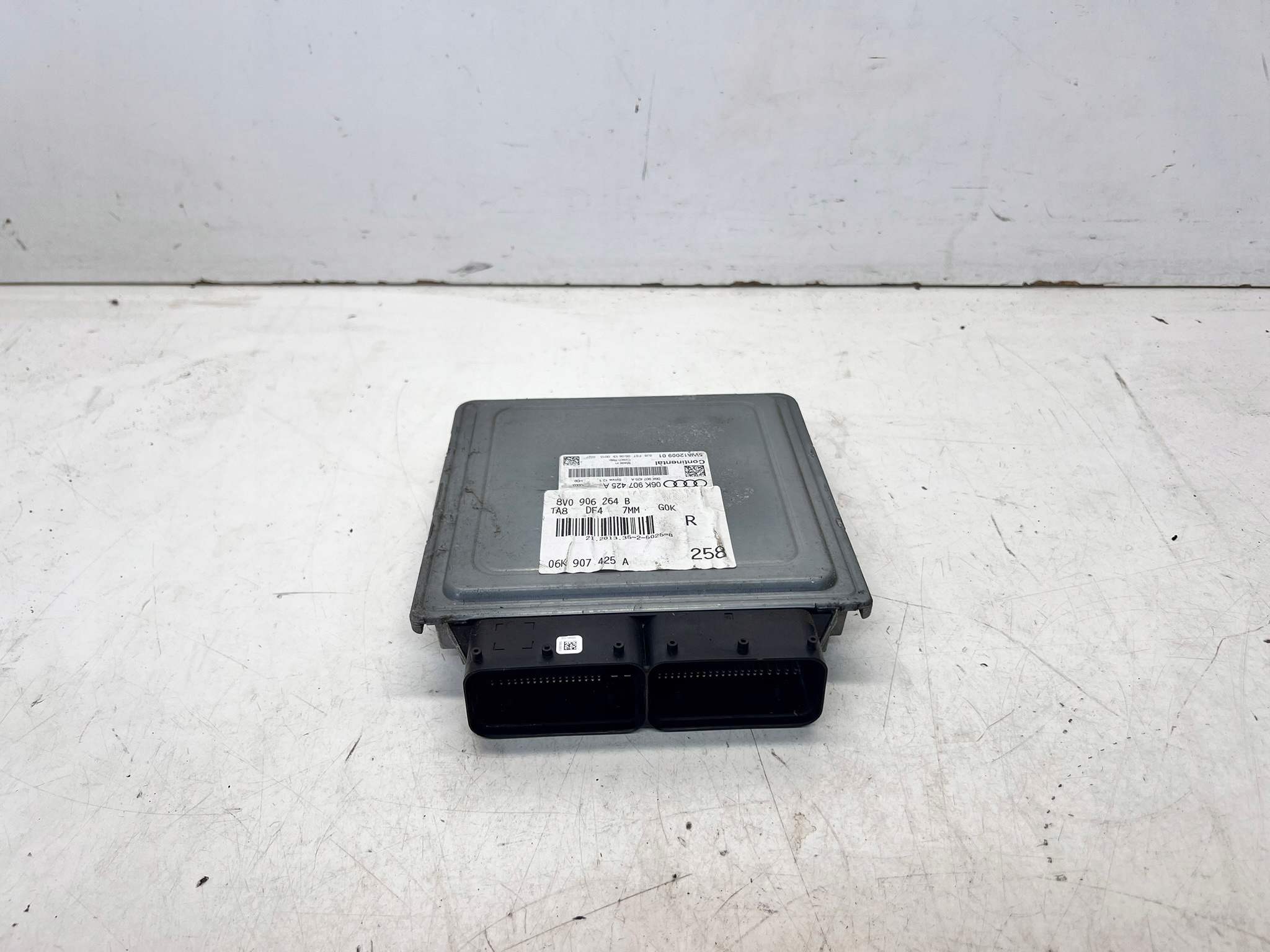 computer control unit of the engine 1.8 TFSI AUDI 06K907425A