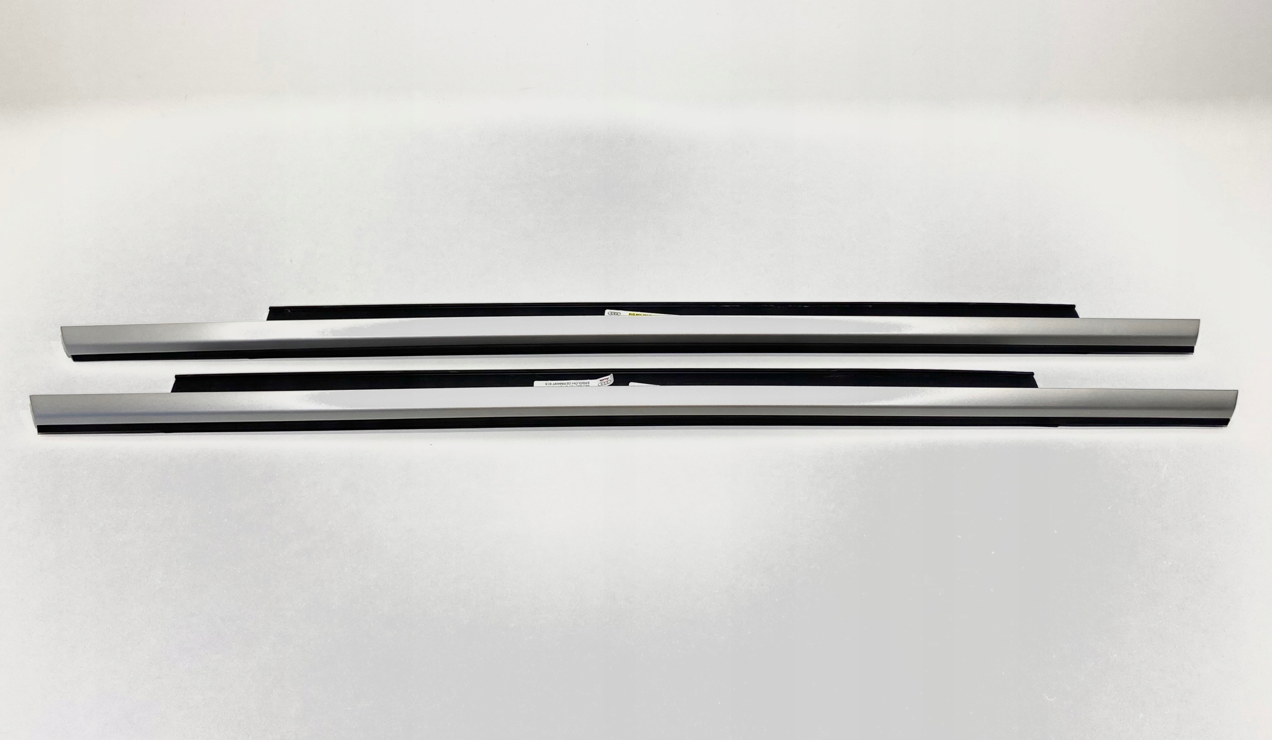 8V5853763E, 8V5853764E - Скребок для вікна AUDI A3 S3 SR3 задній