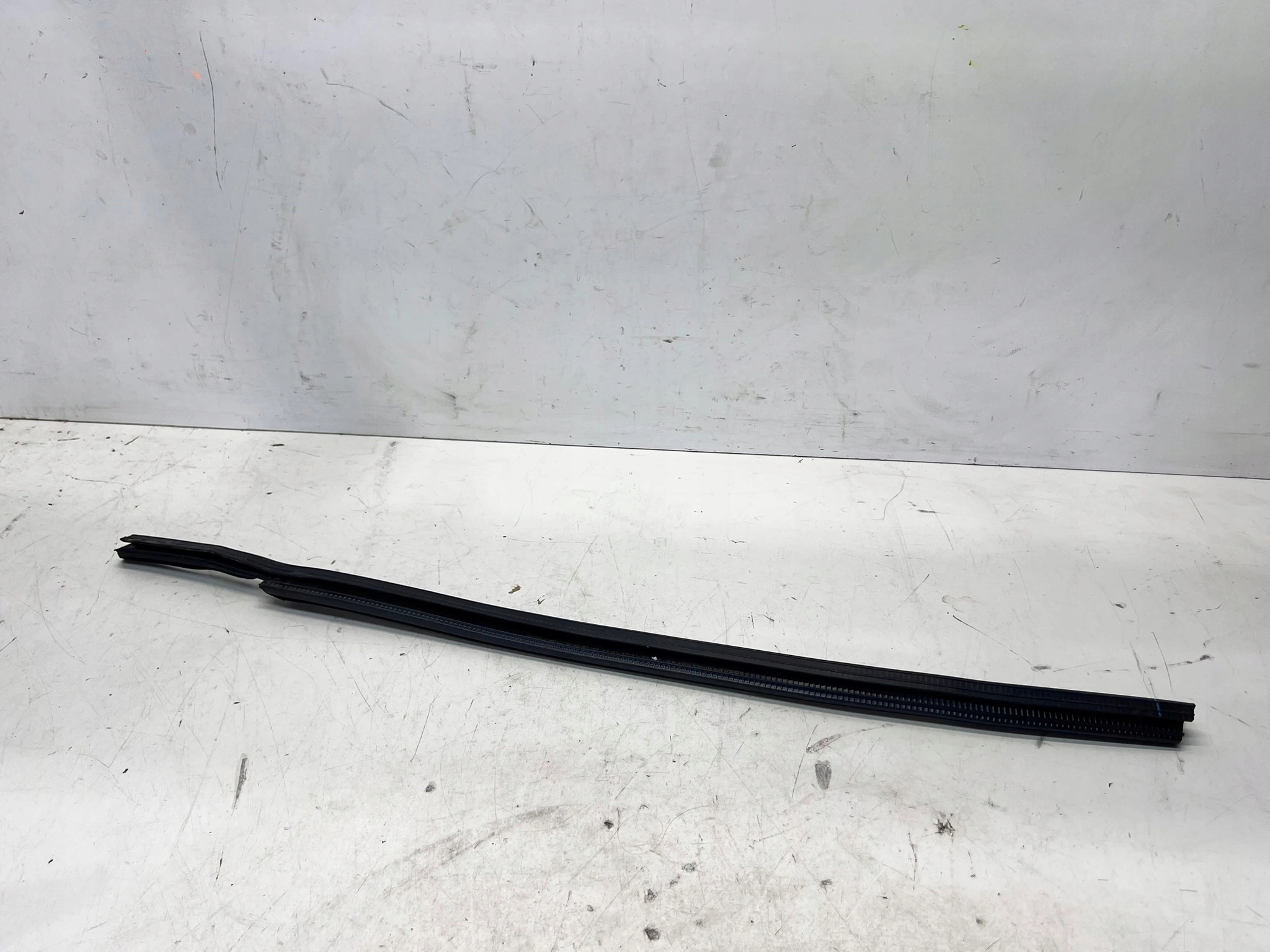 moulding dust windows right front AUDI Q7 4M 4M0837480