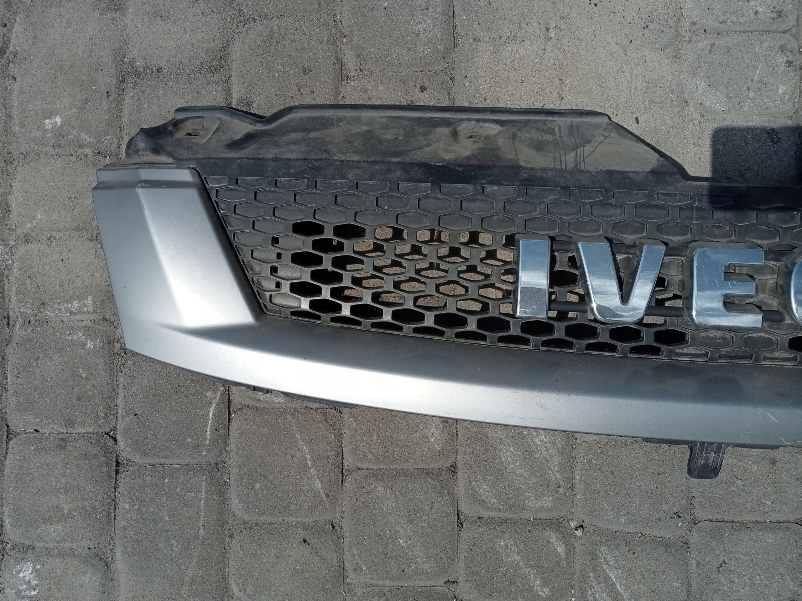 GRILL ATRAPA IVECO DAILY LIFT (2006-09) Producent części Iveco OE