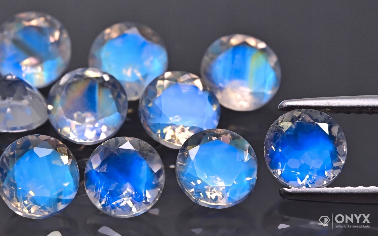 Měsíční kámen Aa fazetovaný kulatý fi 5 mm