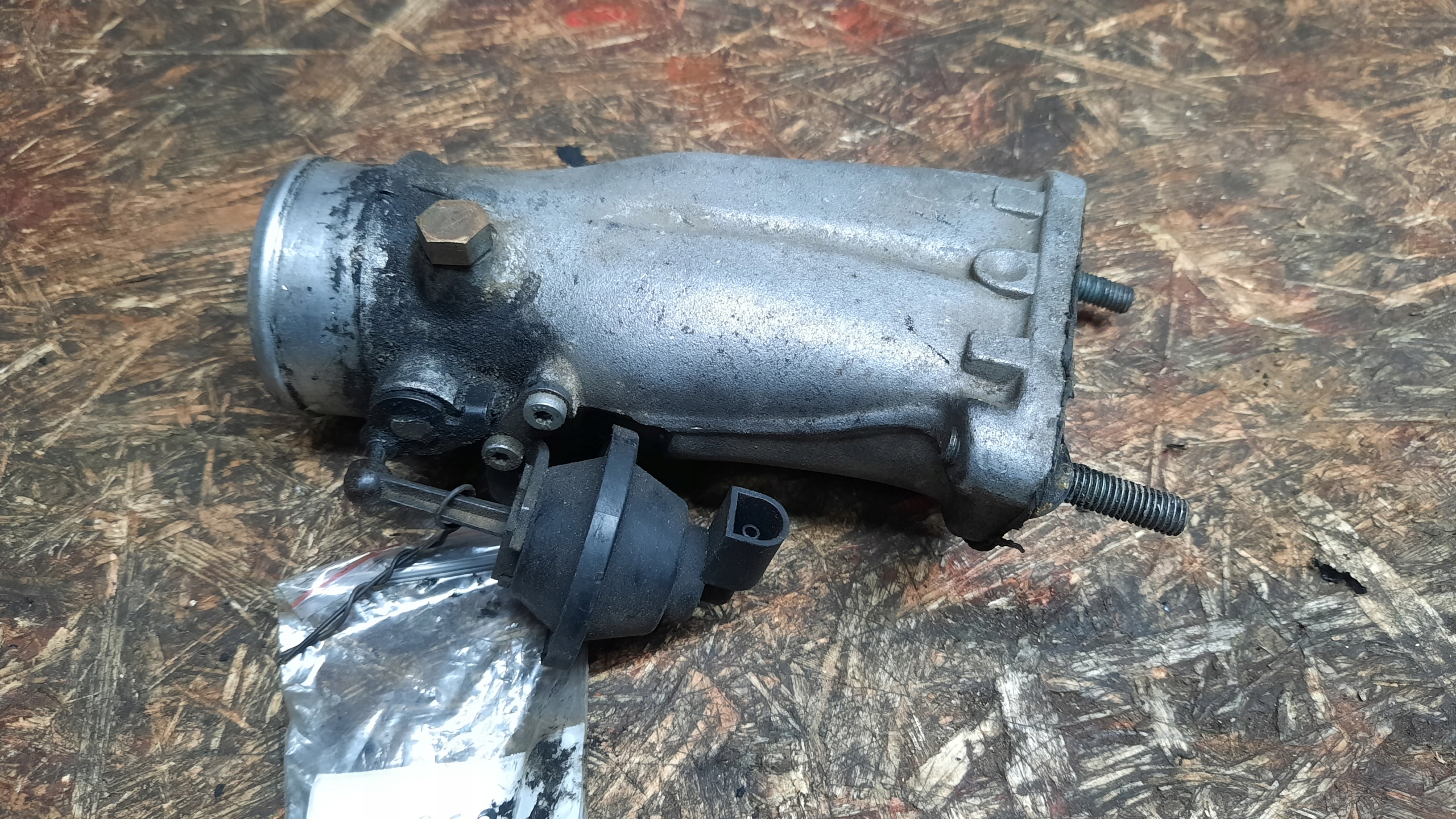 ДРОССЕЛЬНАЯ ЗАСЛОНКА 4B0145958 Audi A6 C5 2.5 tdi 150KM