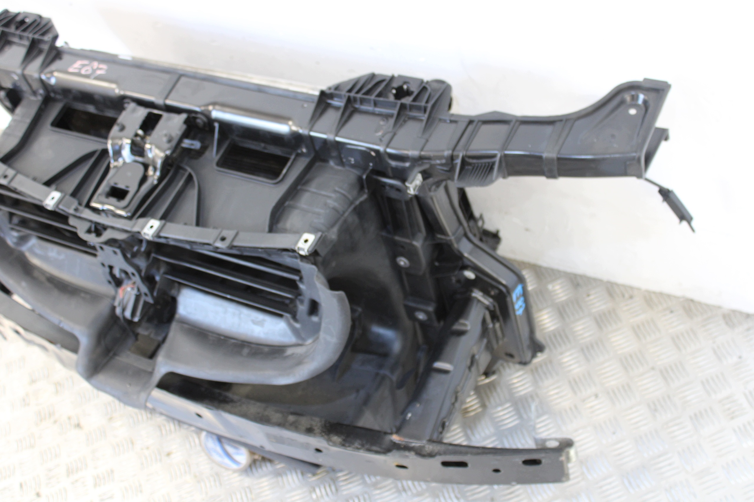 frontmaske vorne kühler versteifung BMW 1 E87 2.0D
