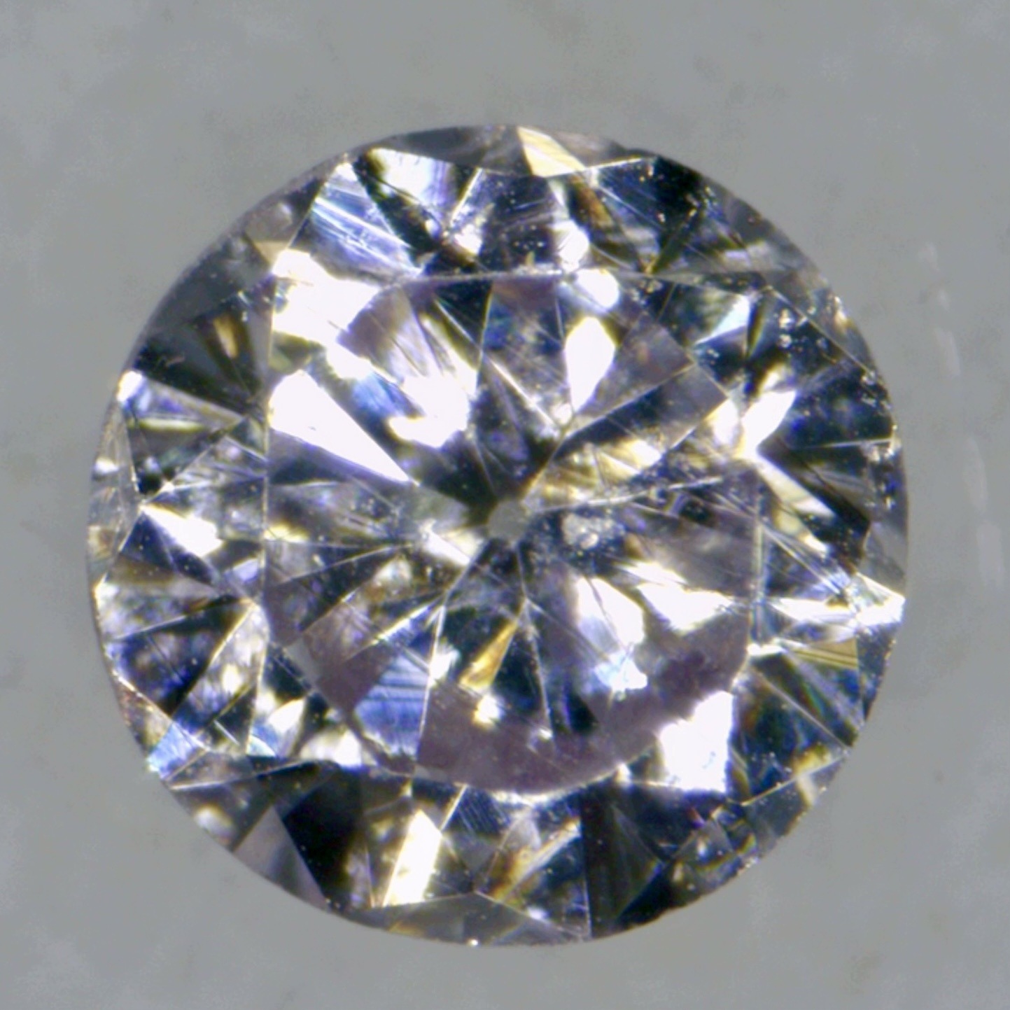 Přírodní diamant 0.01 ct Růžový SI2 Briliant certifikát Wbd