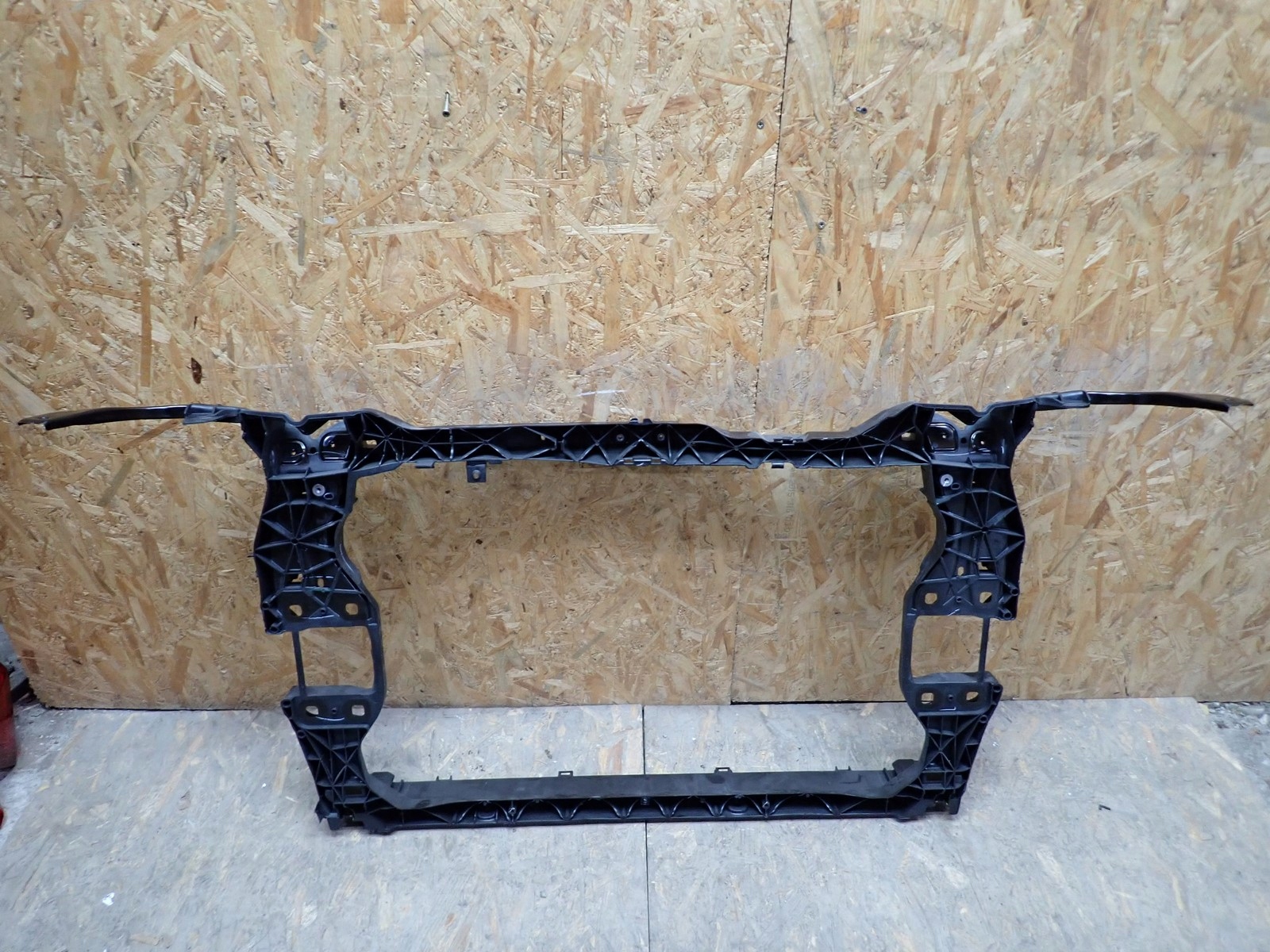 PAS PRZEDNI WZMOCNIENIE CZOŁOWE AUDI Q5 2 II 80A FYB FYT 16-24R 80A805594B Producent części Audi OE