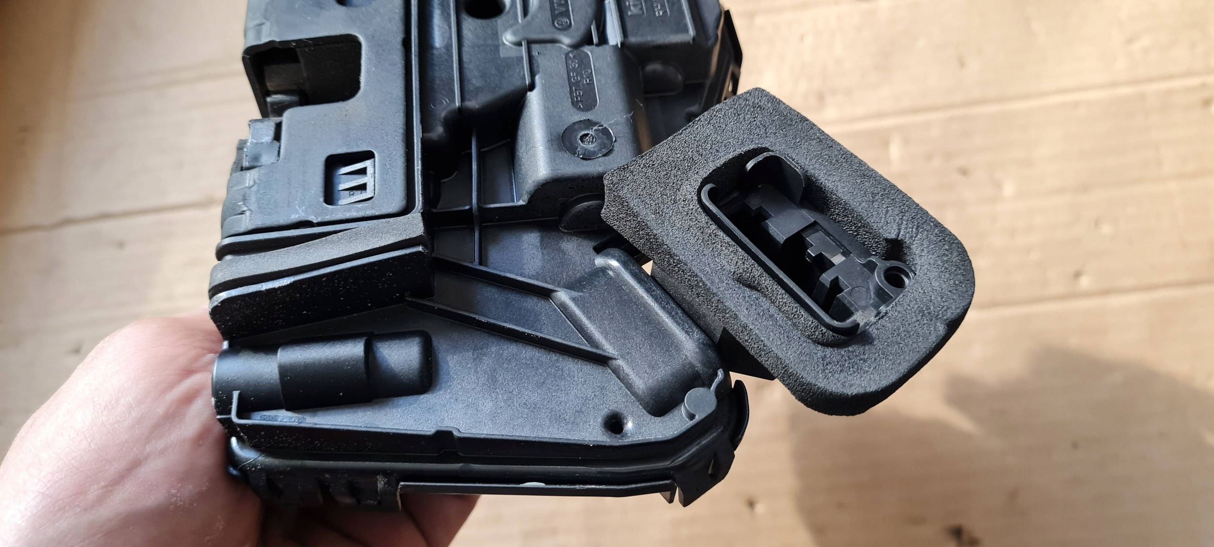 Q3 83A lock door right front front 5TB837016C VW AUDI