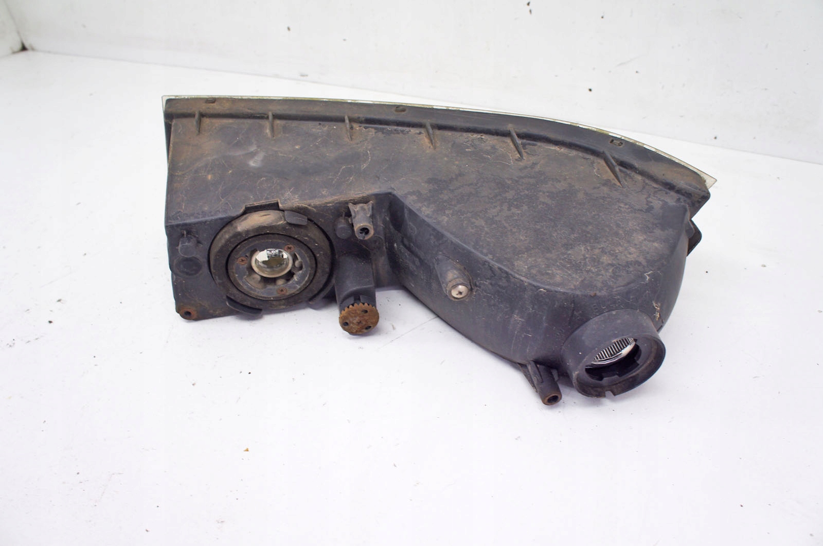 TU353 Cadillac ESCALADE III ГАЛОГЕН бампера правый передний 30264183