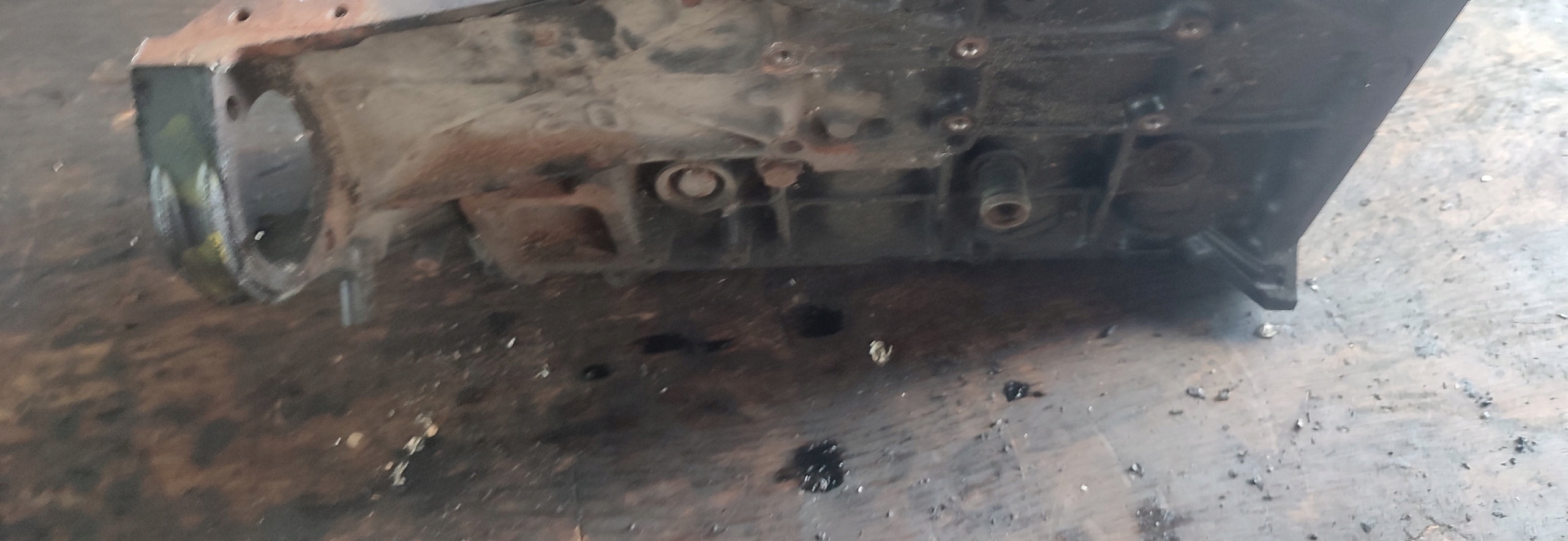 BLOK SILNIKA MERCEDES 2.7 CDI 6120110201 Nr;102/9