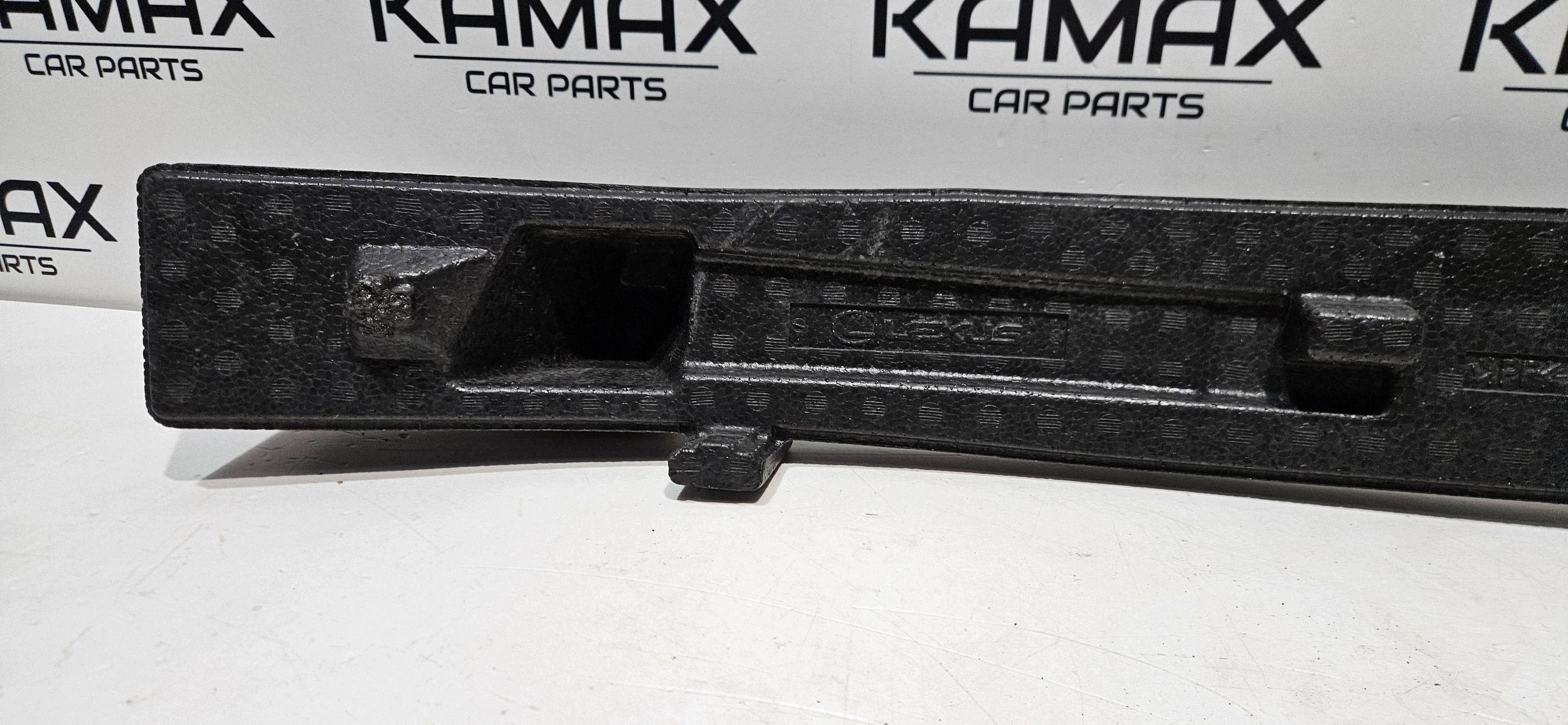Absorber nárazníku předního předek Lexus LBX 5261152410