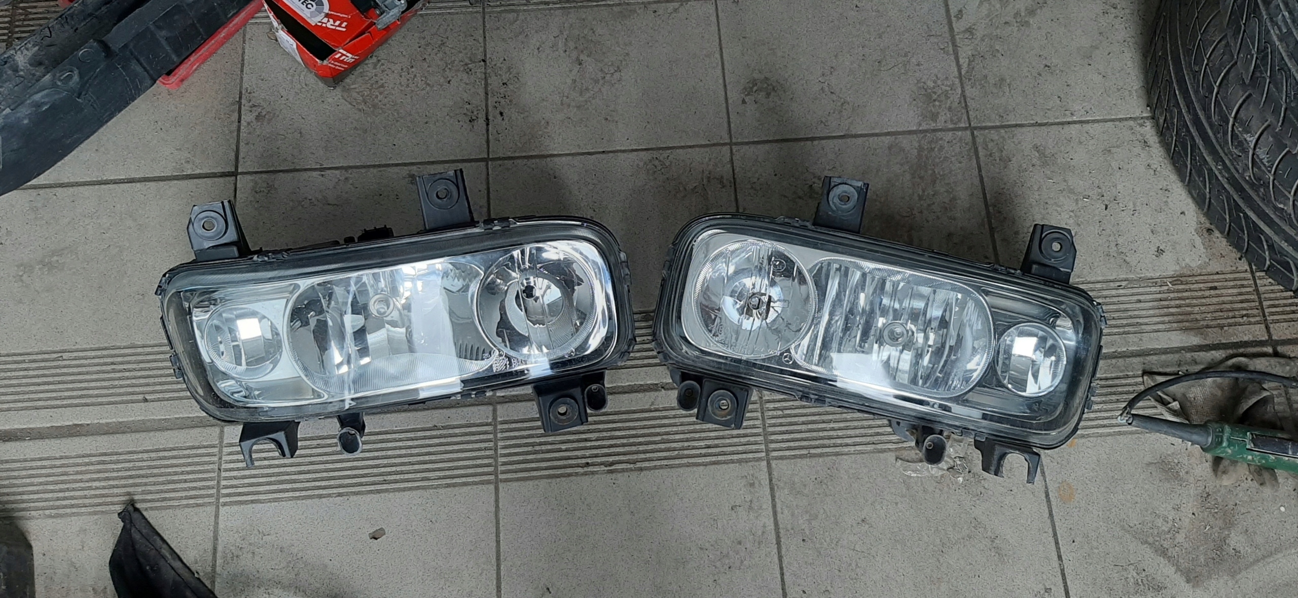 2 Luci LED Laterali Per Camion Mercedes Actros, Atego, Axor - 24V, Bianco, Plastica ABS - Foto 2