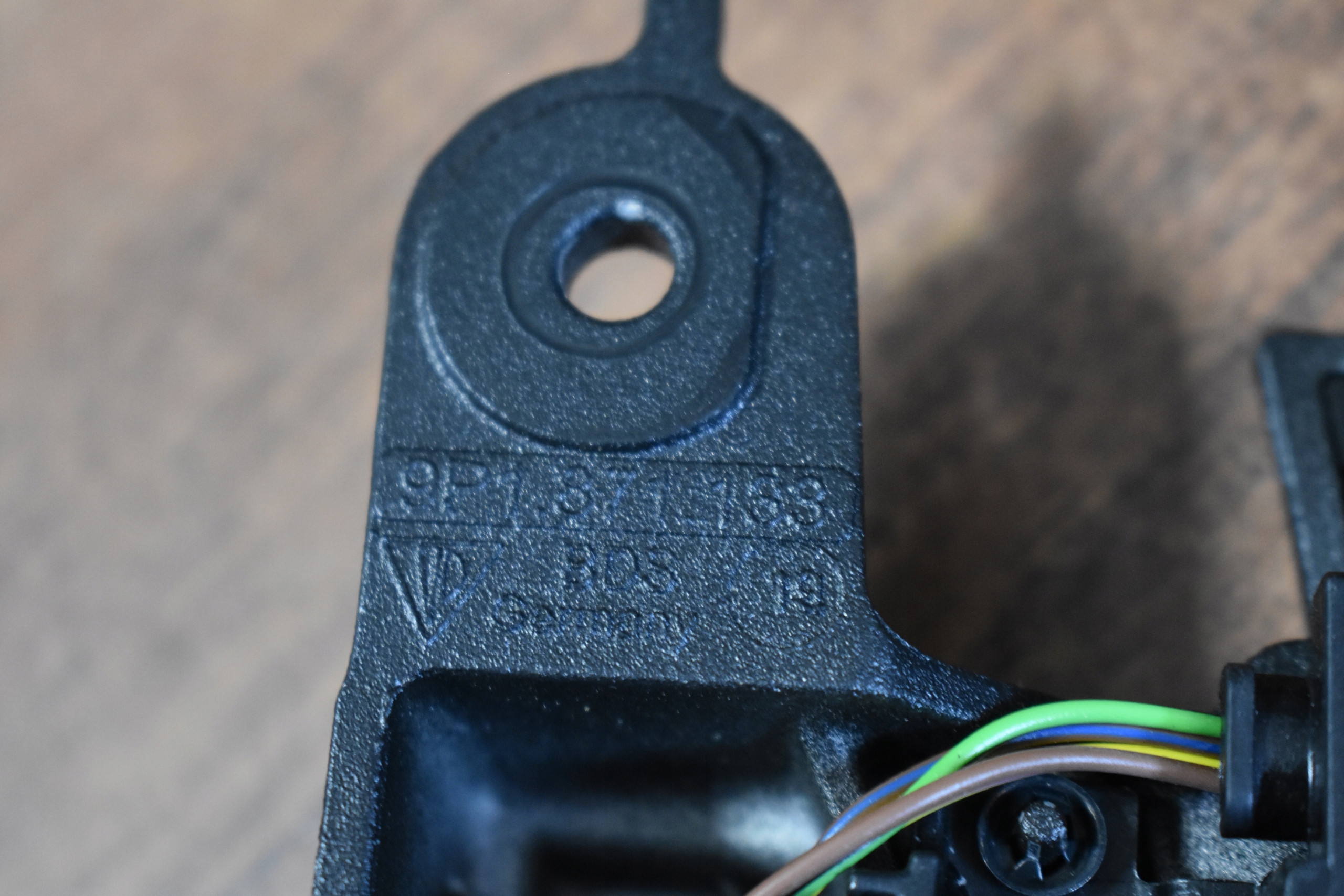 IDEALNY Halter Tueroeffner dach PORSCHE 982 1