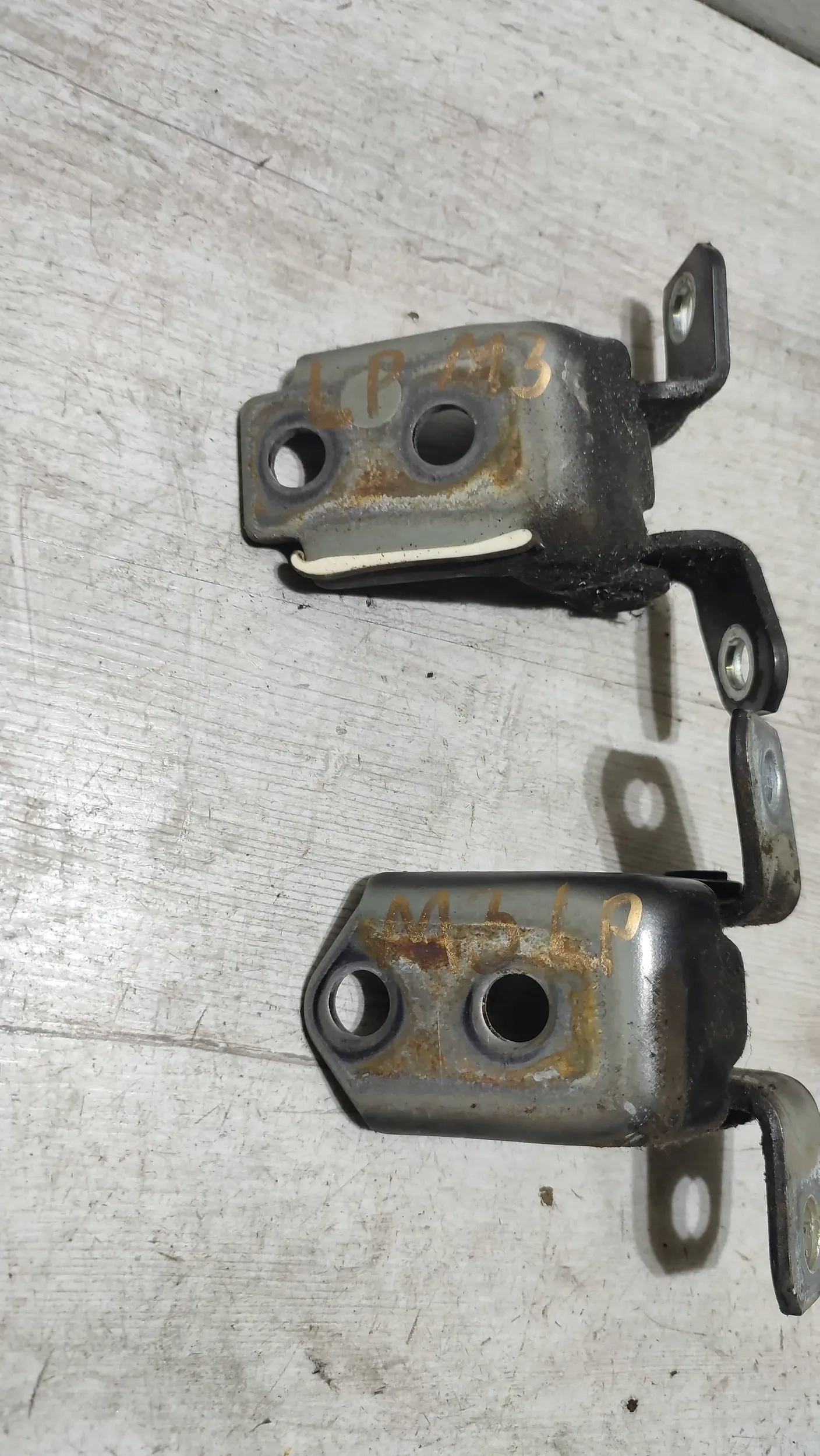 Mazda 3 III BM 17r front side left hinges door
